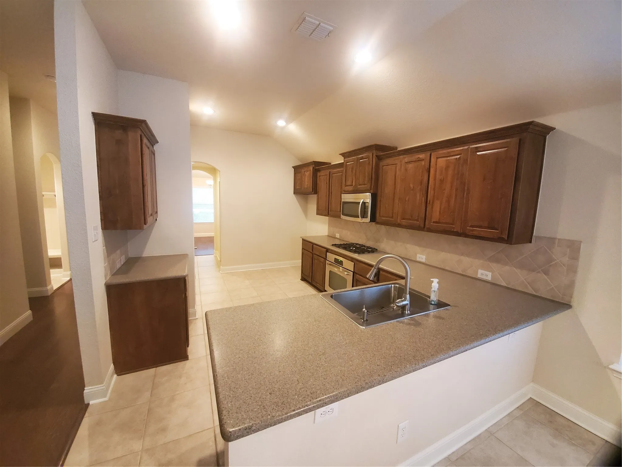 Single Family Residence For Rent in Tarrant County , 12113 Durango Root Drive, Fort Worth, Texas 76244, 4 Bedroom, 2 Bathroom, 2 Garage spaces, 2,092 Sqft, built in 2008, mls#21403432, Real Estate Agent in Fort Worth, Homes For Rent in Tarrant county, Homes For Rent in Fort Worth, Realtor in Fort Worth Texas, Real Estate Brokerage Independent Realty Texas, Luminita Cordes Realtor