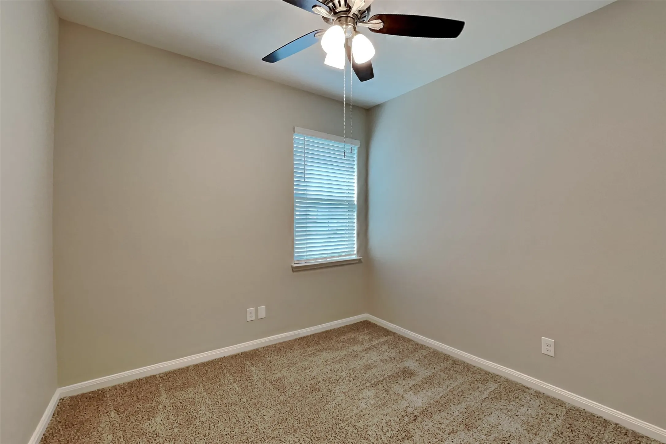 Single Family Residence For Rent in Tarrant County , 8304 Smokey Creek Pass, Fort Worth, Texas 76179, 4 Bedroom, 2 Bathroom, 2 Garage spaces, 1,724 Sqft, built in 2020, mls#21403434, Real Estate Agent in Fort Worth, Homes For Rent in Tarrant county, Homes For Rent in Fort Worth, Realtor in Fort Worth Texas, Real Estate Brokerage Independent Realty Texas, Luminita Cordes Realtor