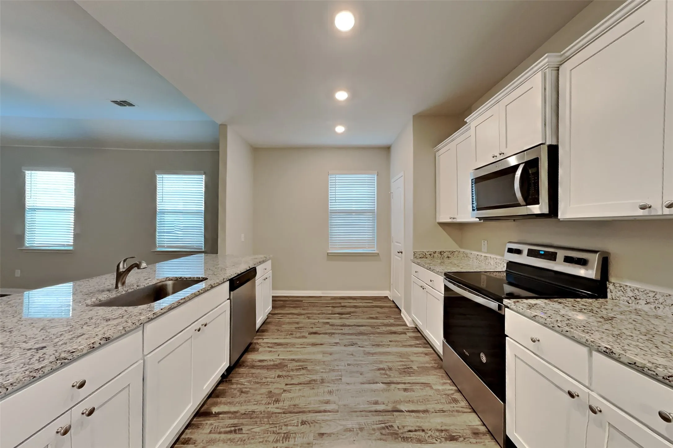 Single Family Residence For Rent in Tarrant County , 8304 Smokey Creek Pass, Fort Worth, Texas 76179, 4 Bedroom, 2 Bathroom, 2 Garage spaces, 1,724 Sqft, built in 2020, mls#21403434, Real Estate Agent in Fort Worth, Homes For Rent in Tarrant county, Homes For Rent in Fort Worth, Realtor in Fort Worth Texas, Real Estate Brokerage Independent Realty Texas, Luminita Cordes Realtor