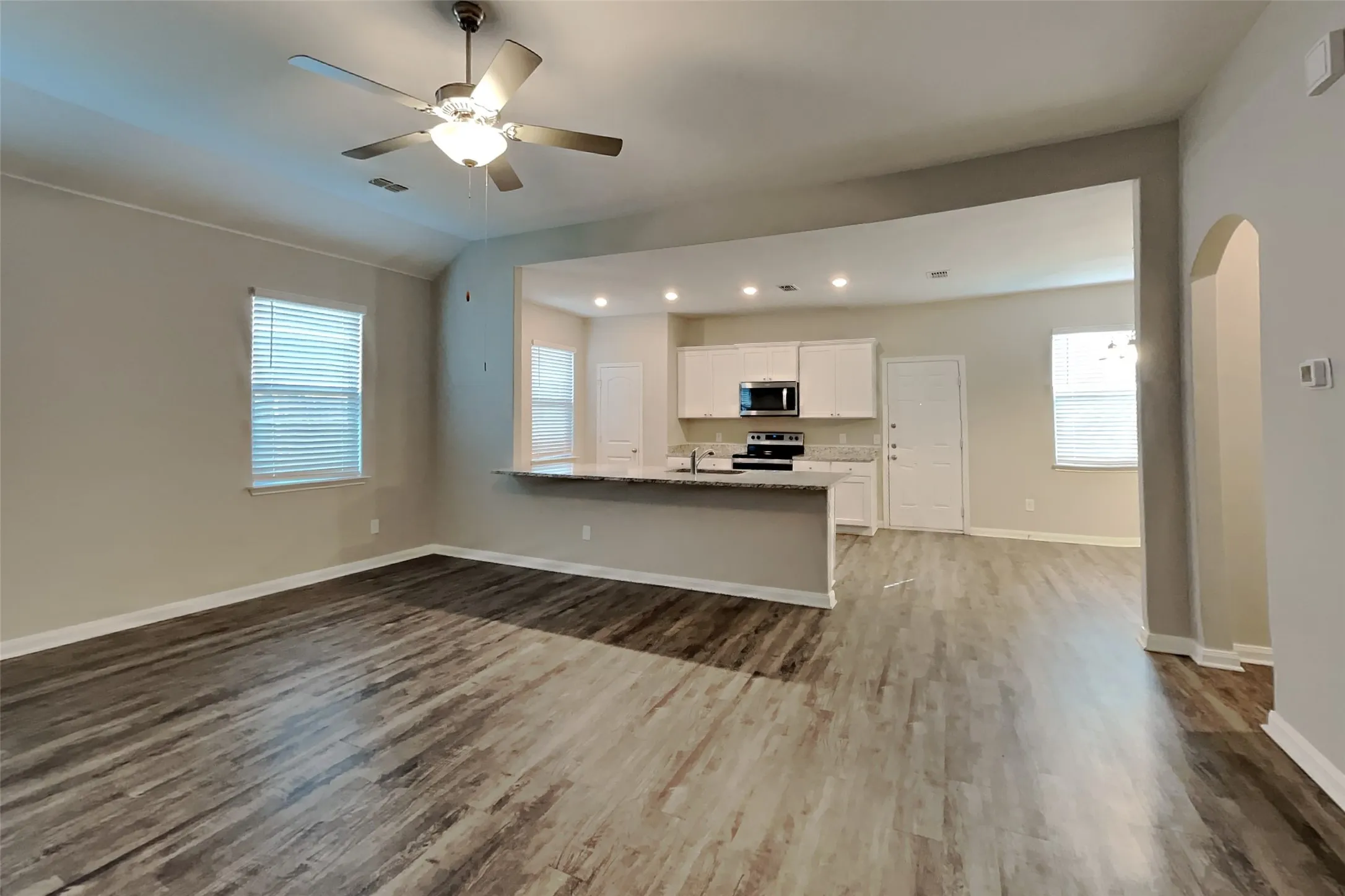 Single Family Residence For Rent in Tarrant County , 8304 Smokey Creek Pass, Fort Worth, Texas 76179, 4 Bedroom, 2 Bathroom, 2 Garage spaces, 1,724 Sqft, built in 2020, mls#21403434, Real Estate Agent in Fort Worth, Homes For Rent in Tarrant county, Homes For Rent in Fort Worth, Realtor in Fort Worth Texas, Real Estate Brokerage Independent Realty Texas, Luminita Cordes Realtor