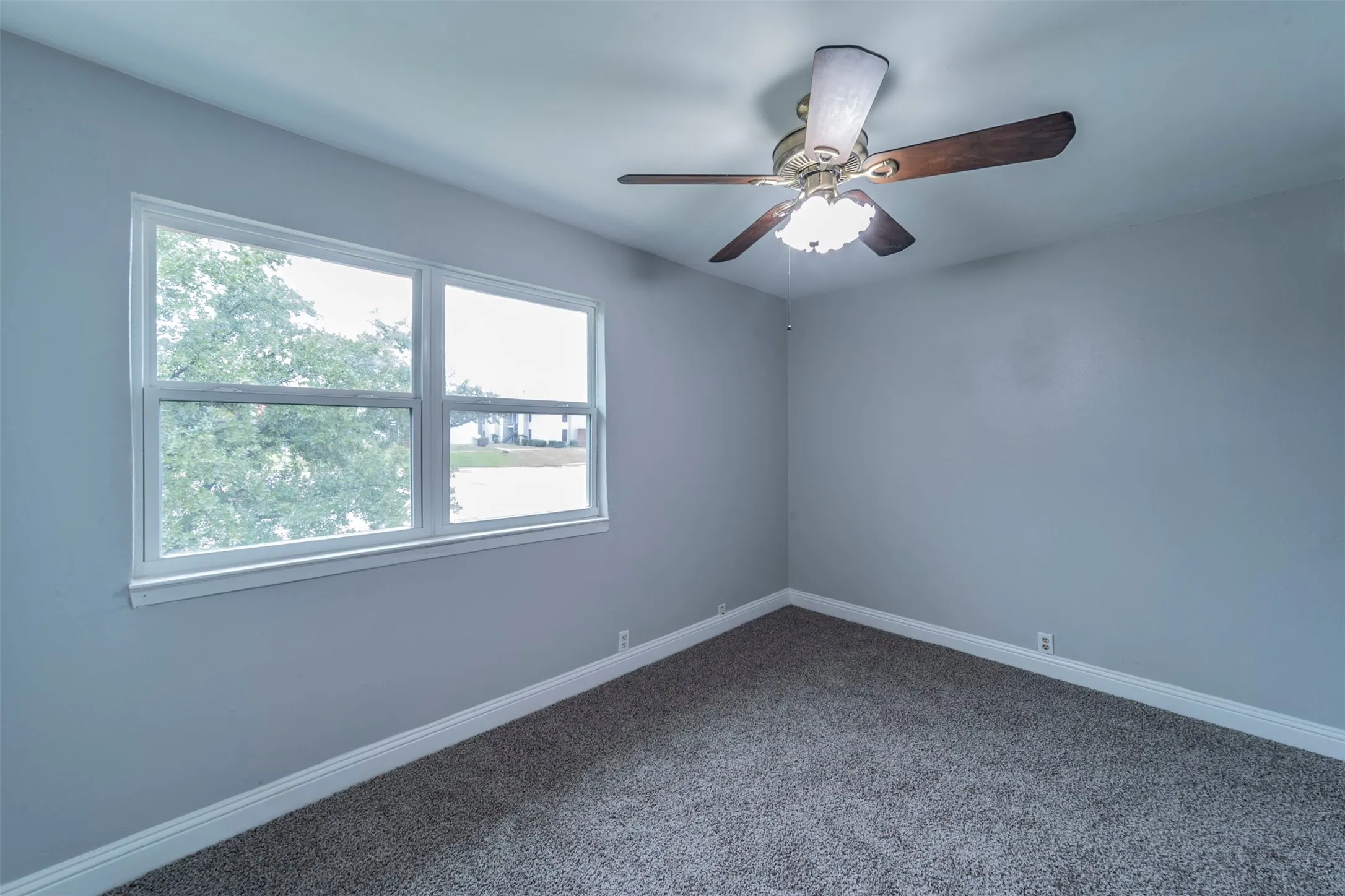 Townhouse For Sale in Dallas County , 2717 Stonehaven Court, Irving, Texas 75038, 3 Bedroom, 3 Bathroom, Garage spaces, 1,325 Sqft, built in 1973, mls#21399526, Real Estate Agent in Irving, Homes For Sale in Dallas county, Homes For Sale in Irving, Realtor in Irving Texas, Real Estate Brokerage Independent Realty Texas, Luminita Cordes Realtor