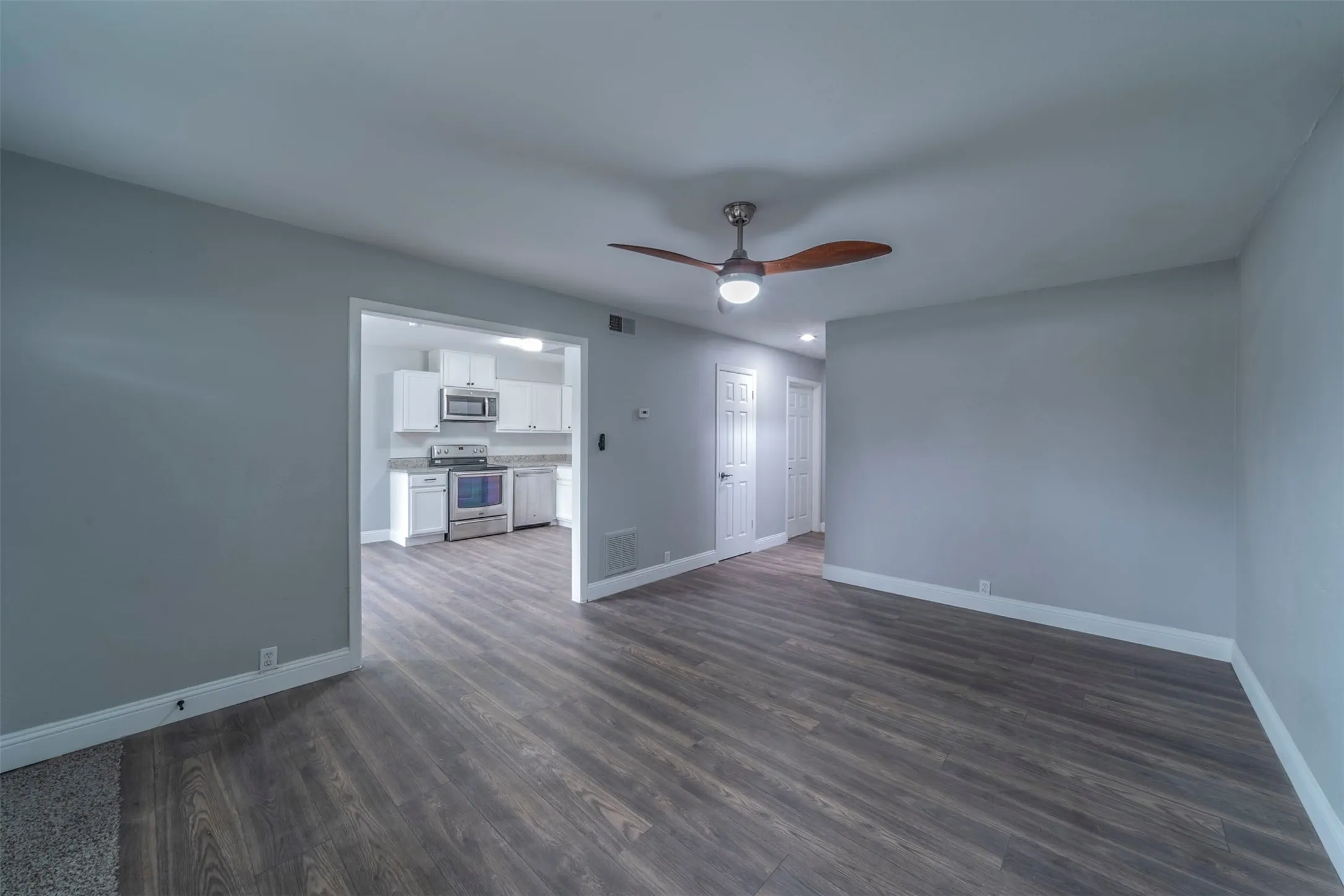 Townhouse For Sale in Dallas County , 2717 Stonehaven Court, Irving, Texas 75038, 3 Bedroom, 3 Bathroom, Garage spaces, 1,325 Sqft, built in 1973, mls#21399526, Real Estate Agent in Irving, Homes For Sale in Dallas county, Homes For Sale in Irving, Realtor in Irving Texas, Real Estate Brokerage Independent Realty Texas, Luminita Cordes Realtor
