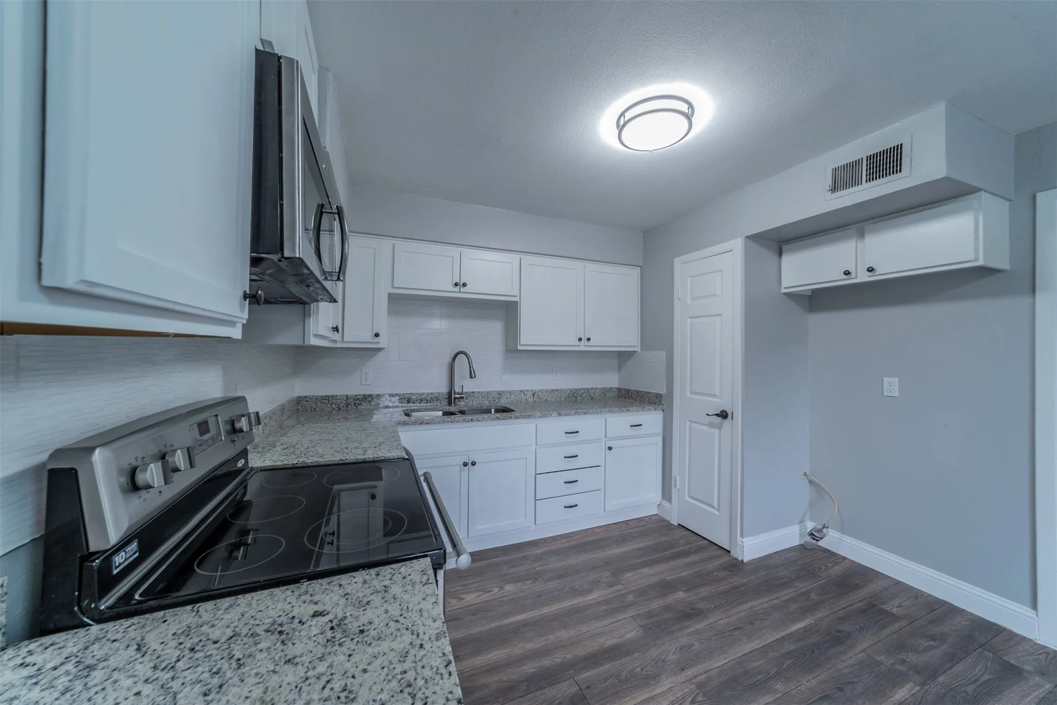 Townhouse For Sale in Dallas County , 2717 Stonehaven Court, Irving, Texas 75038, 3 Bedroom, 3 Bathroom, Garage spaces, 1,325 Sqft, built in 1973, mls#21399526, Real Estate Agent in Irving, Homes For Sale in Dallas county, Homes For Sale in Irving, Realtor in Irving Texas, Real Estate Brokerage Independent Realty Texas, Luminita Cordes Realtor