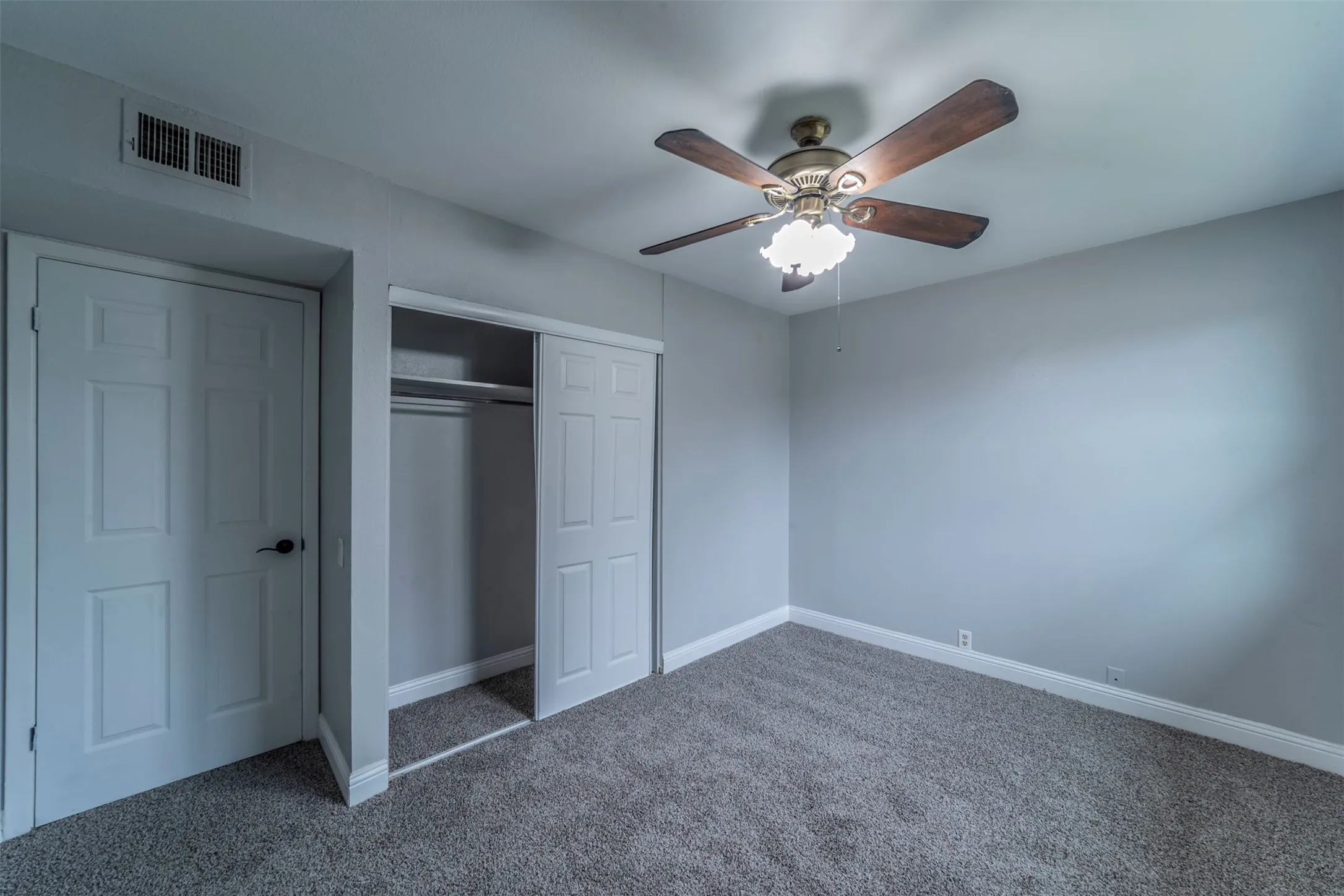 Townhouse For Sale in Dallas County , 2717 Stonehaven Court, Irving, Texas 75038, 3 Bedroom, 3 Bathroom, Garage spaces, 1,325 Sqft, built in 1973, mls#21399526, Real Estate Agent in Irving, Homes For Sale in Dallas county, Homes For Sale in Irving, Realtor in Irving Texas, Real Estate Brokerage Independent Realty Texas, Luminita Cordes Realtor