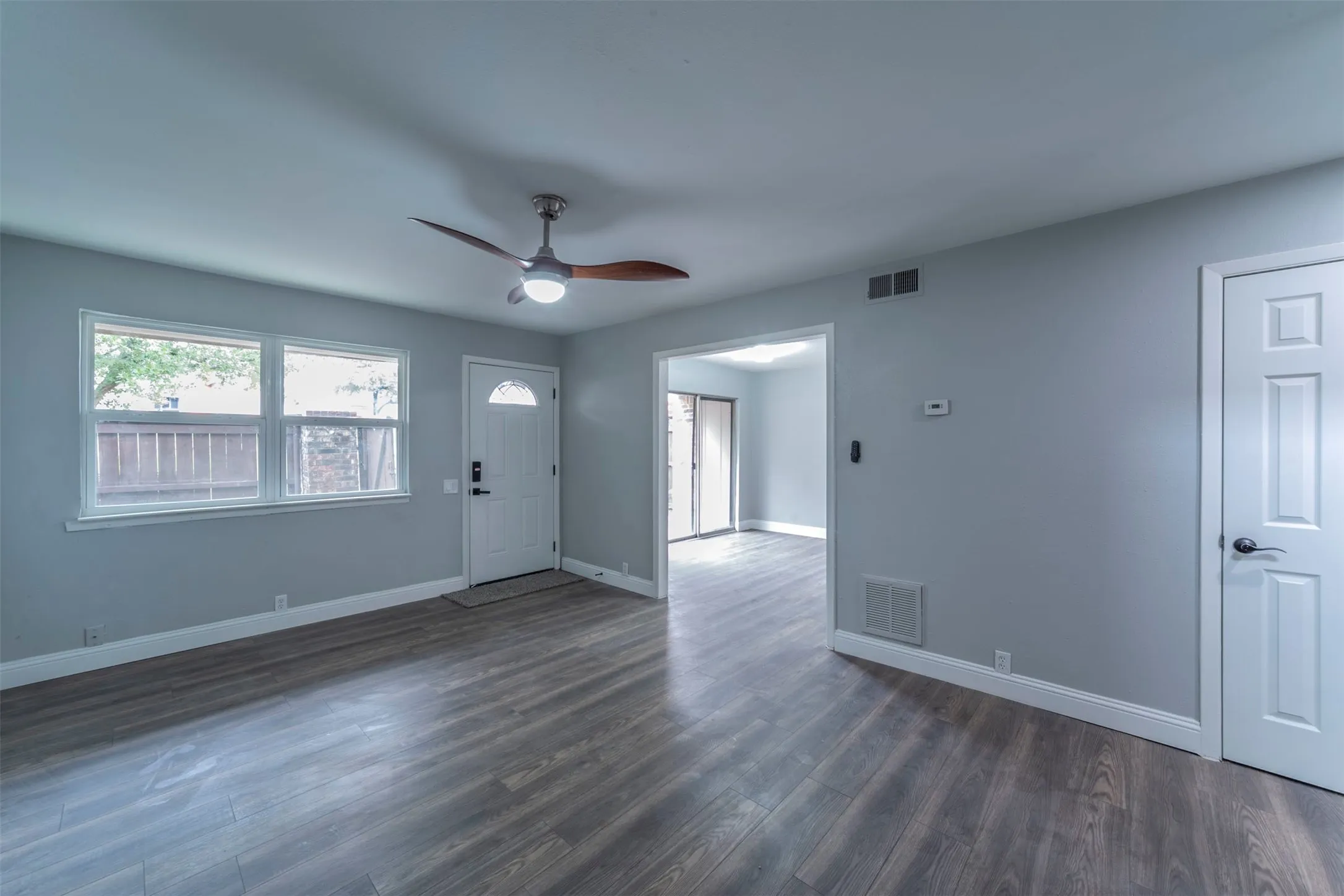 Townhouse For Sale in Dallas County , 2717 Stonehaven Court, Irving, Texas 75038, 3 Bedroom, 3 Bathroom, Garage spaces, 1,325 Sqft, built in 1973, mls#21399526, Real Estate Agent in Irving, Homes For Sale in Dallas county, Homes For Sale in Irving, Realtor in Irving Texas, Real Estate Brokerage Independent Realty Texas, Luminita Cordes Realtor
