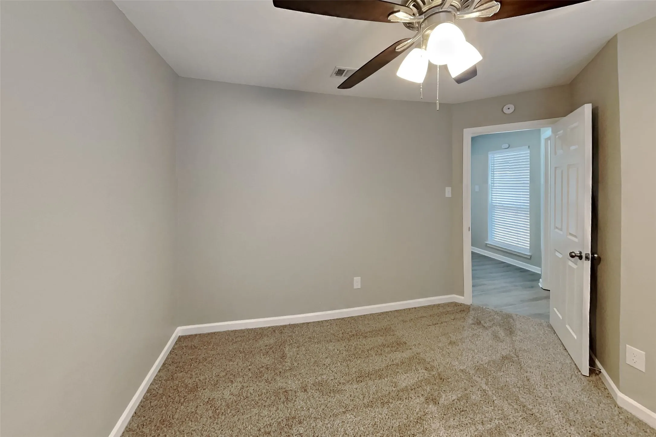 Single Family Residence For Rent in Tarrant County , 7512 Lake Arrowhead Drive, Fort Worth, Texas 76137, 3 Bedroom, 2 Bathroom, 2 Garage spaces, 1,639 Sqft, built in 1989, mls#21403435, Real Estate Agent in Fort Worth, Homes For Rent in Tarrant county, Homes For Rent in Fort Worth, Realtor in Fort Worth Texas, Real Estate Brokerage Independent Realty Texas, Luminita Cordes Realtor
