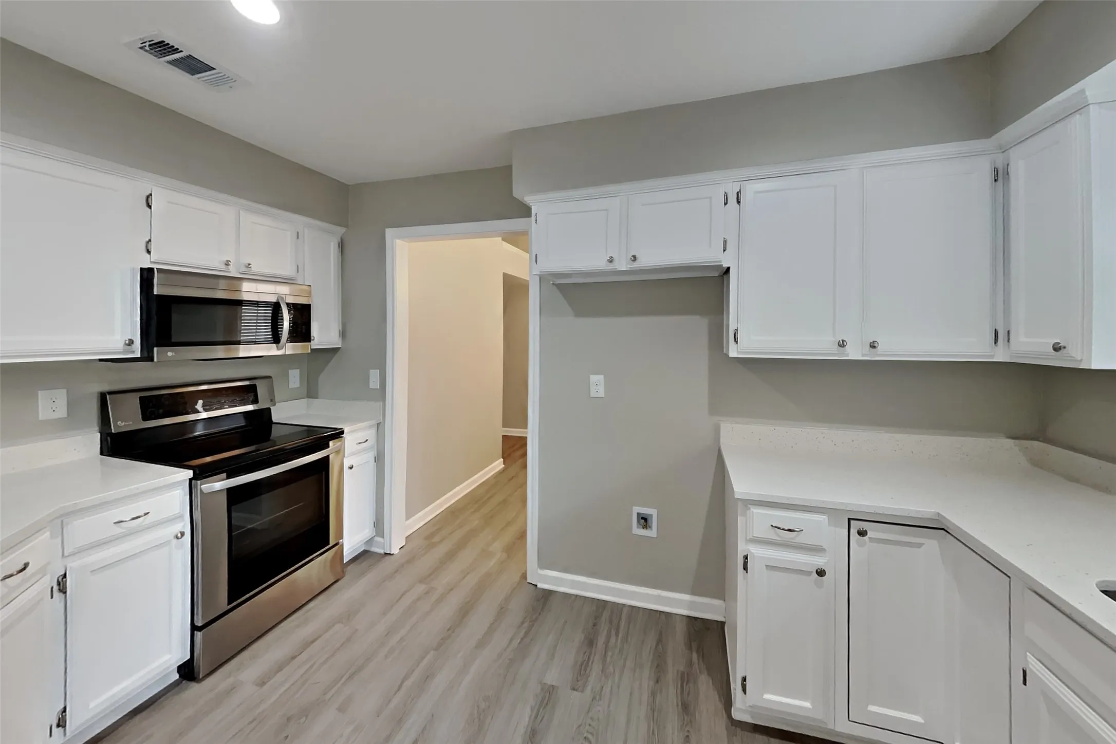 Single Family Residence For Rent in Tarrant County , 7512 Lake Arrowhead Drive, Fort Worth, Texas 76137, 3 Bedroom, 2 Bathroom, 2 Garage spaces, 1,639 Sqft, built in 1989, mls#21403435, Real Estate Agent in Fort Worth, Homes For Rent in Tarrant county, Homes For Rent in Fort Worth, Realtor in Fort Worth Texas, Real Estate Brokerage Independent Realty Texas, Luminita Cordes Realtor