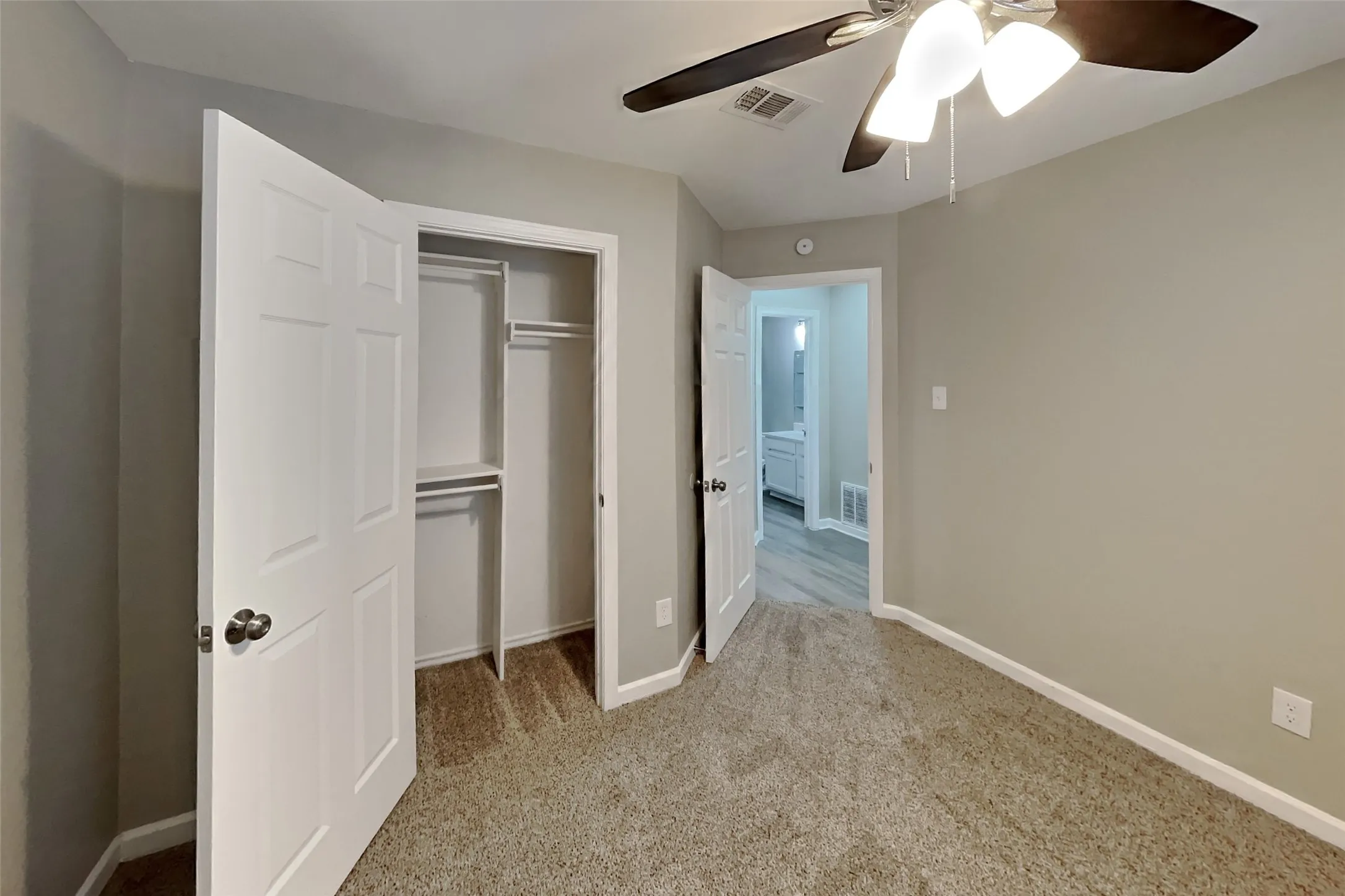 Single Family Residence For Rent in Tarrant County , 7512 Lake Arrowhead Drive, Fort Worth, Texas 76137, 3 Bedroom, 2 Bathroom, 2 Garage spaces, 1,639 Sqft, built in 1989, mls#21403435, Real Estate Agent in Fort Worth, Homes For Rent in Tarrant county, Homes For Rent in Fort Worth, Realtor in Fort Worth Texas, Real Estate Brokerage Independent Realty Texas, Luminita Cordes Realtor
