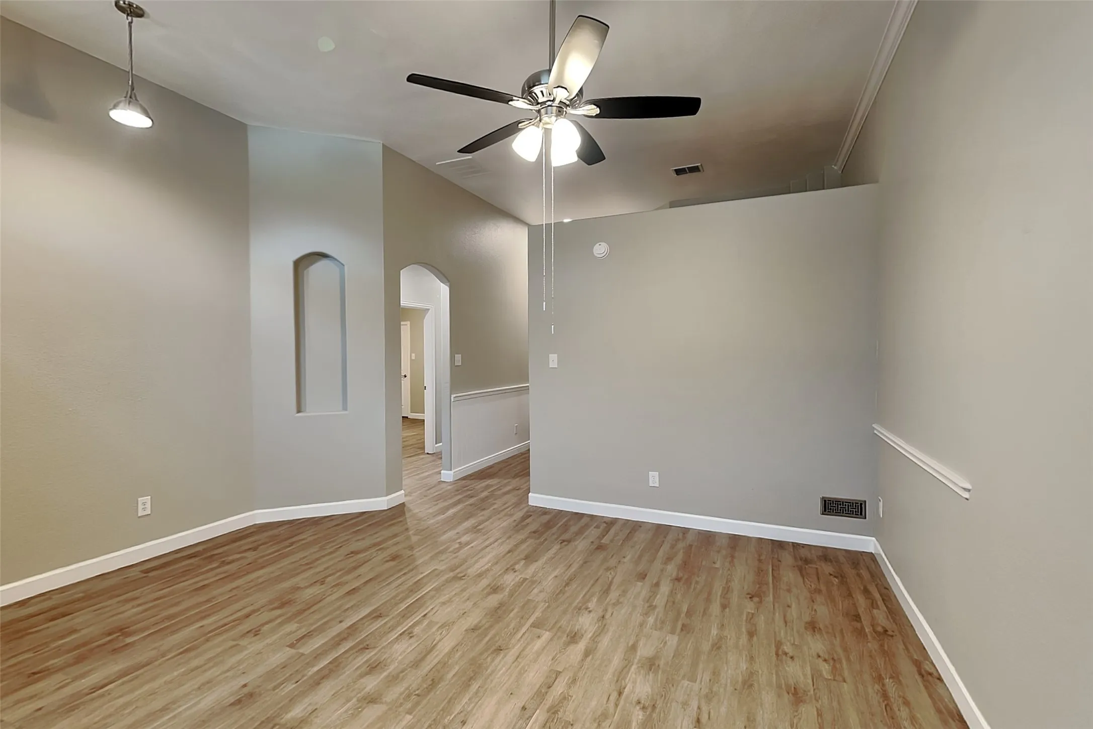 Single Family Residence For Rent in Tarrant County , 11825 Warbler Lane, Fort Worth, Texas 76244, 4 Bedroom, 2 Bathroom, 2 Garage spaces, 2,277 Sqft, built in 2004, mls#21403436, Real Estate Agent in Fort Worth, Homes For Rent in Tarrant county, Homes For Rent in Fort Worth, Realtor in Fort Worth Texas, Real Estate Brokerage Independent Realty Texas, Luminita Cordes Realtor