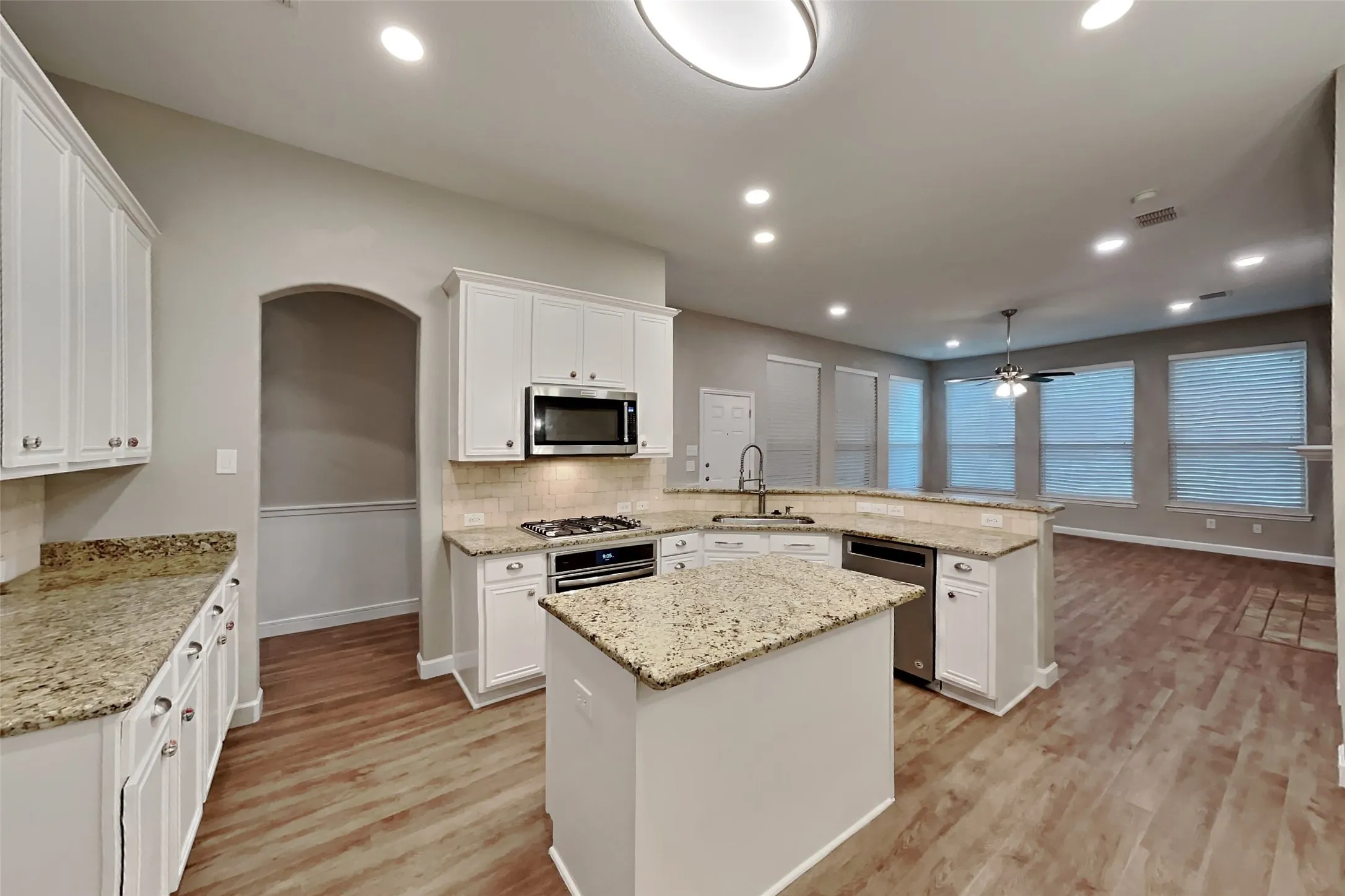 Single Family Residence For Rent in Tarrant County , 11825 Warbler Lane, Fort Worth, Texas 76244, 4 Bedroom, 2 Bathroom, 2 Garage spaces, 2,277 Sqft, built in 2004, mls#21403436, Real Estate Agent in Fort Worth, Homes For Rent in Tarrant county, Homes For Rent in Fort Worth, Realtor in Fort Worth Texas, Real Estate Brokerage Independent Realty Texas, Luminita Cordes Realtor