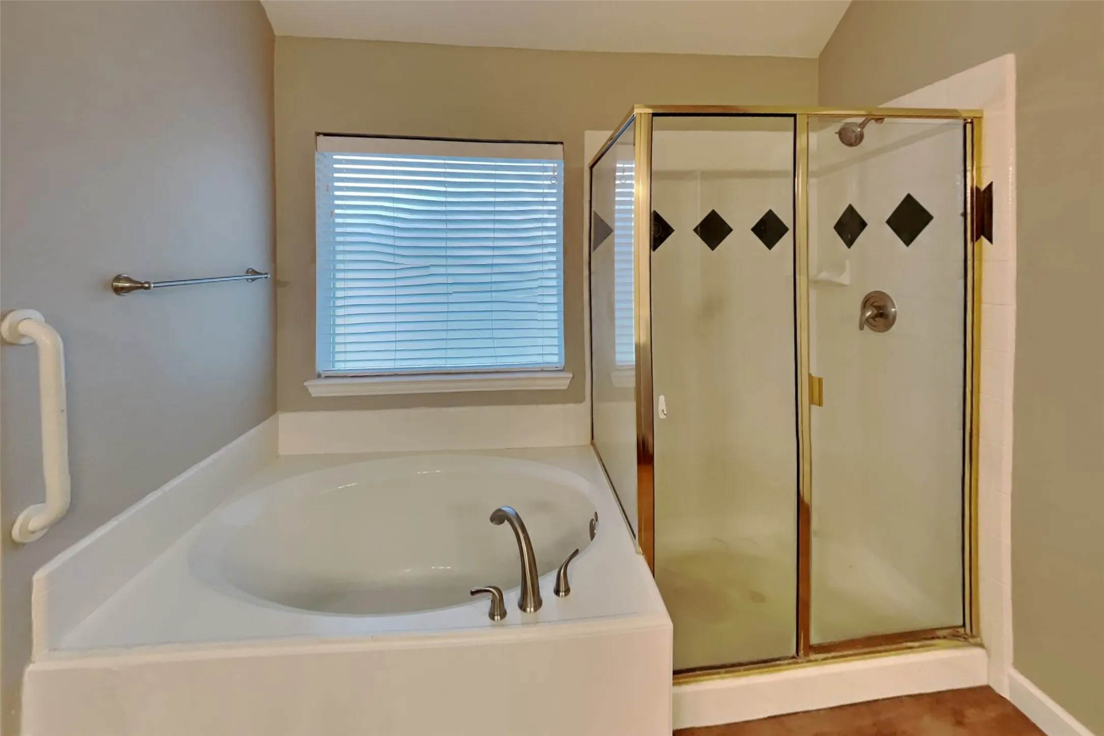 Single Family Residence For Rent in Tarrant County , 11825 Warbler Lane, Fort Worth, Texas 76244, 4 Bedroom, 2 Bathroom, 2 Garage spaces, 2,277 Sqft, built in 2004, mls#21403436, Real Estate Agent in Fort Worth, Homes For Rent in Tarrant county, Homes For Rent in Fort Worth, Realtor in Fort Worth Texas, Real Estate Brokerage Independent Realty Texas, Luminita Cordes Realtor