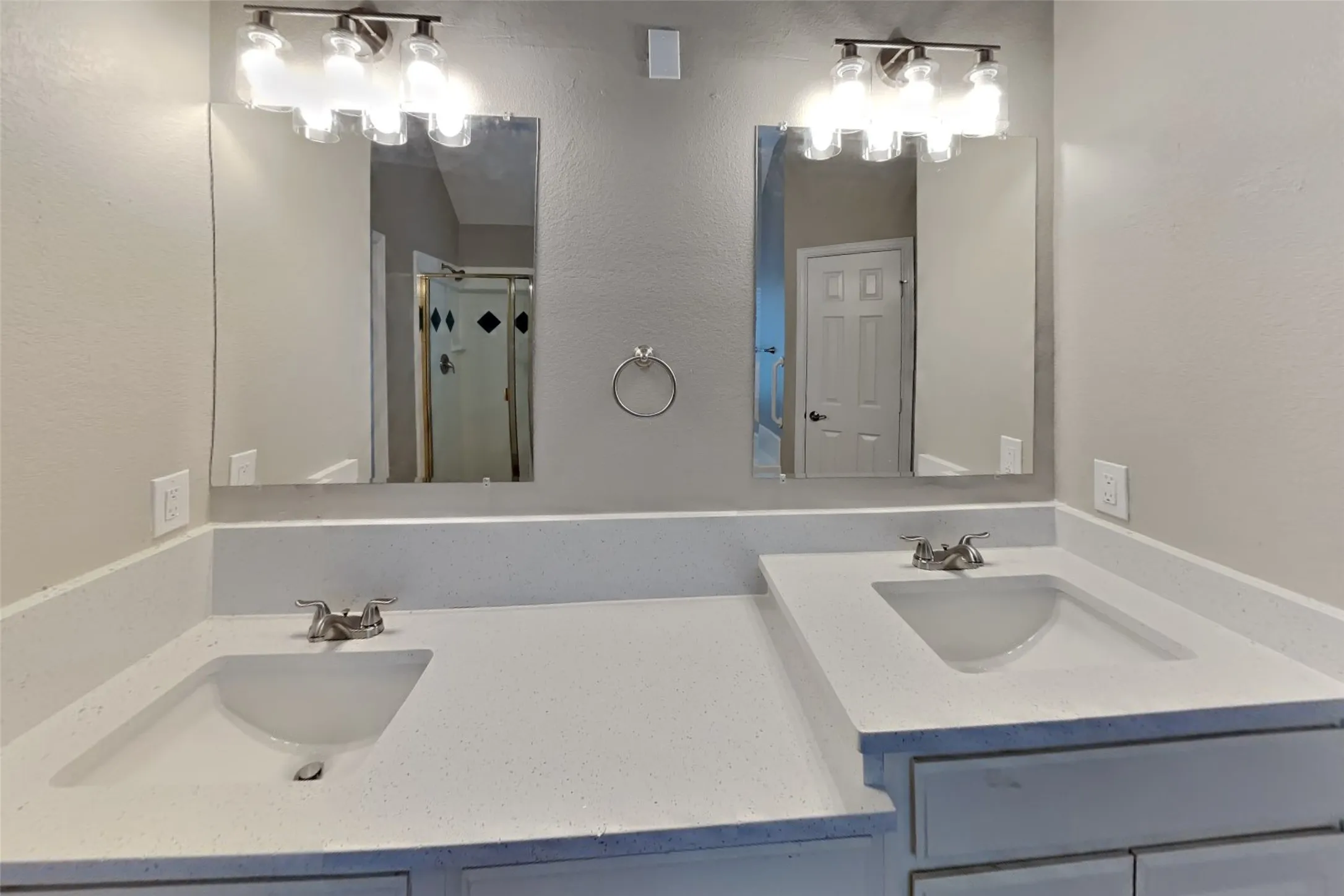 Single Family Residence For Rent in Tarrant County , 11825 Warbler Lane, Fort Worth, Texas 76244, 4 Bedroom, 2 Bathroom, 2 Garage spaces, 2,277 Sqft, built in 2004, mls#21403436, Real Estate Agent in Fort Worth, Homes For Rent in Tarrant county, Homes For Rent in Fort Worth, Realtor in Fort Worth Texas, Real Estate Brokerage Independent Realty Texas, Luminita Cordes Realtor