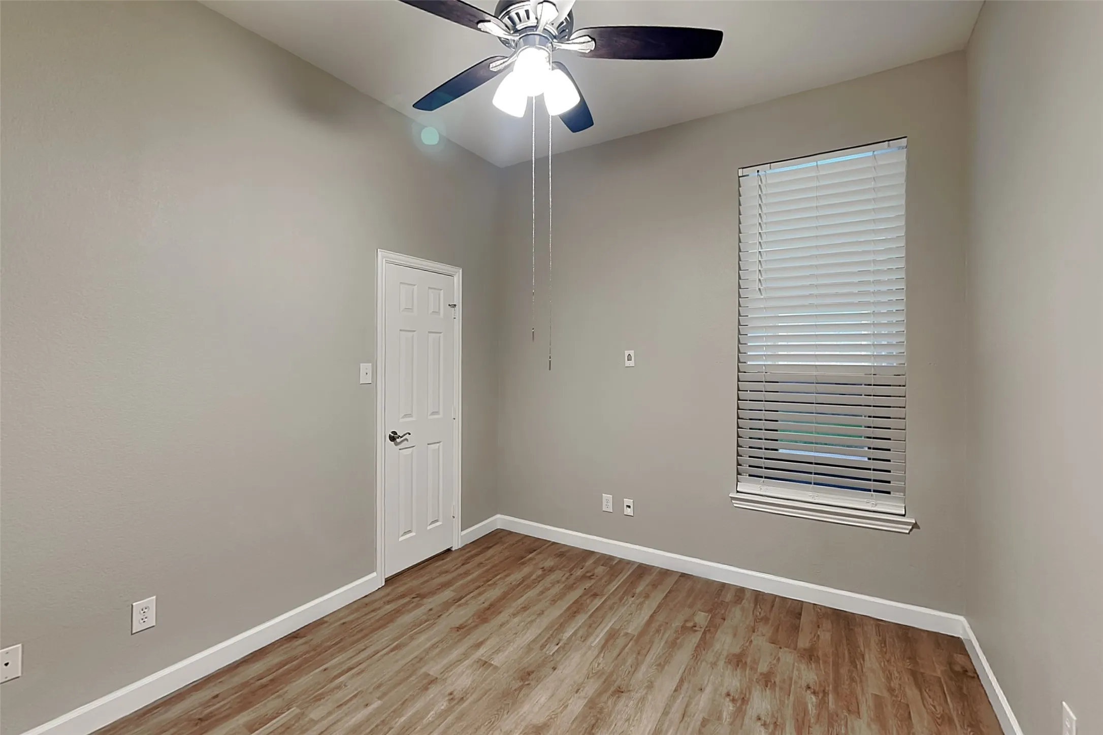 Single Family Residence For Rent in Tarrant County , 11825 Warbler Lane, Fort Worth, Texas 76244, 4 Bedroom, 2 Bathroom, 2 Garage spaces, 2,277 Sqft, built in 2004, mls#21403436, Real Estate Agent in Fort Worth, Homes For Rent in Tarrant county, Homes For Rent in Fort Worth, Realtor in Fort Worth Texas, Real Estate Brokerage Independent Realty Texas, Luminita Cordes Realtor