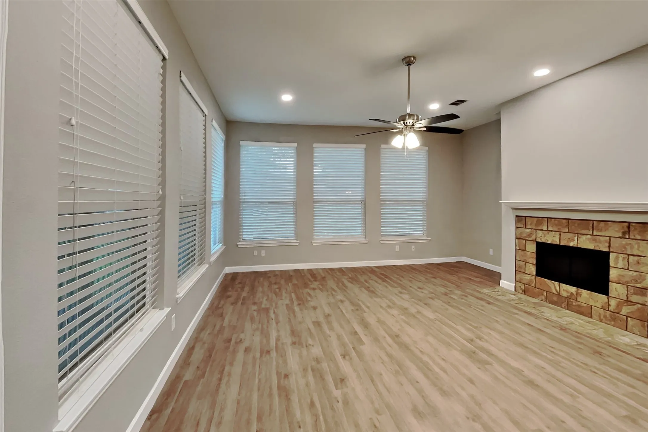 Single Family Residence For Rent in Tarrant County , 11825 Warbler Lane, Fort Worth, Texas 76244, 4 Bedroom, 2 Bathroom, 2 Garage spaces, 2,277 Sqft, built in 2004, mls#21403436, Real Estate Agent in Fort Worth, Homes For Rent in Tarrant county, Homes For Rent in Fort Worth, Realtor in Fort Worth Texas, Real Estate Brokerage Independent Realty Texas, Luminita Cordes Realtor