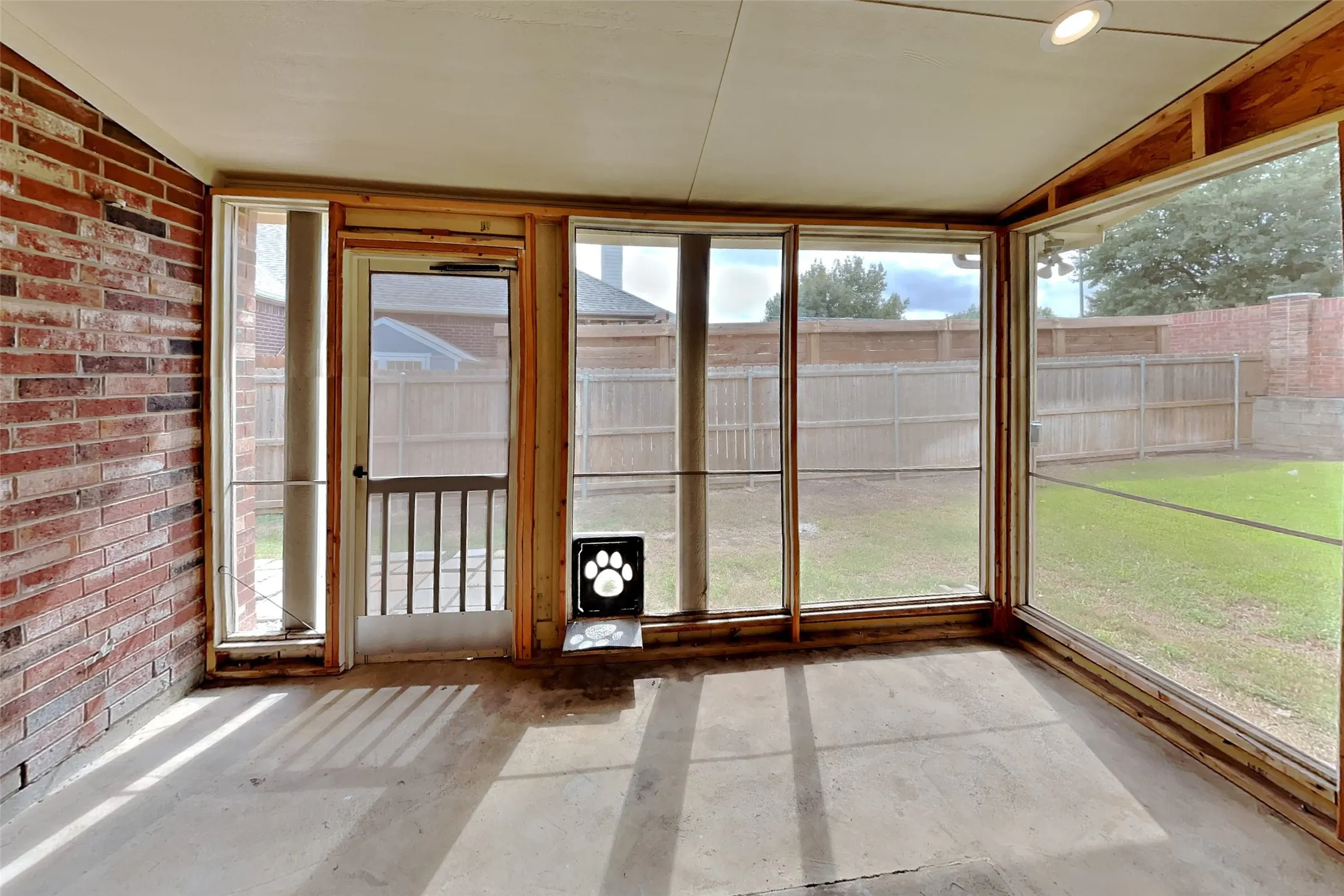Single Family Residence For Rent in Tarrant County , 11825 Warbler Lane, Fort Worth, Texas 76244, 4 Bedroom, 2 Bathroom, 2 Garage spaces, 2,277 Sqft, built in 2004, mls#21403436, Real Estate Agent in Fort Worth, Homes For Rent in Tarrant county, Homes For Rent in Fort Worth, Realtor in Fort Worth Texas, Real Estate Brokerage Independent Realty Texas, Luminita Cordes Realtor
