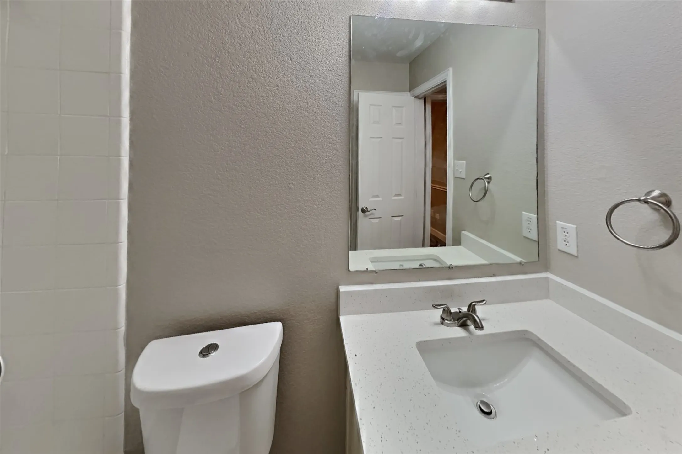 Single Family Residence For Rent in Tarrant County , 11825 Warbler Lane, Fort Worth, Texas 76244, 4 Bedroom, 2 Bathroom, 2 Garage spaces, 2,277 Sqft, built in 2004, mls#21403436, Real Estate Agent in Fort Worth, Homes For Rent in Tarrant county, Homes For Rent in Fort Worth, Realtor in Fort Worth Texas, Real Estate Brokerage Independent Realty Texas, Luminita Cordes Realtor