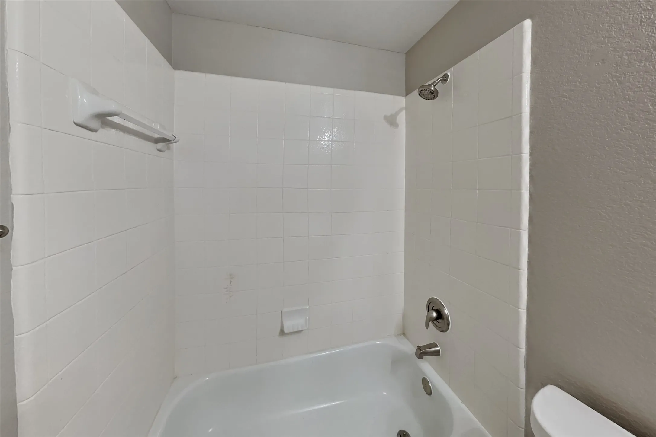 Single Family Residence For Rent in Tarrant County , 11825 Warbler Lane, Fort Worth, Texas 76244, 4 Bedroom, 2 Bathroom, 2 Garage spaces, 2,277 Sqft, built in 2004, mls#21403436, Real Estate Agent in Fort Worth, Homes For Rent in Tarrant county, Homes For Rent in Fort Worth, Realtor in Fort Worth Texas, Real Estate Brokerage Independent Realty Texas, Luminita Cordes Realtor