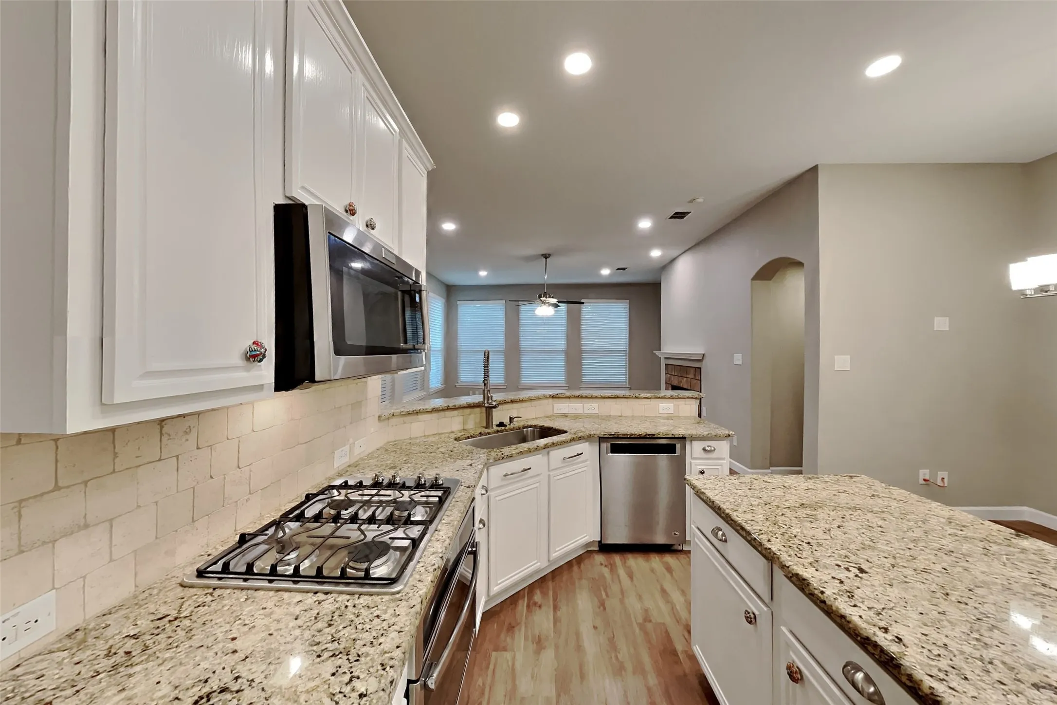 Single Family Residence For Rent in Tarrant County , 11825 Warbler Lane, Fort Worth, Texas 76244, 4 Bedroom, 2 Bathroom, 2 Garage spaces, 2,277 Sqft, built in 2004, mls#21403436, Real Estate Agent in Fort Worth, Homes For Rent in Tarrant county, Homes For Rent in Fort Worth, Realtor in Fort Worth Texas, Real Estate Brokerage Independent Realty Texas, Luminita Cordes Realtor