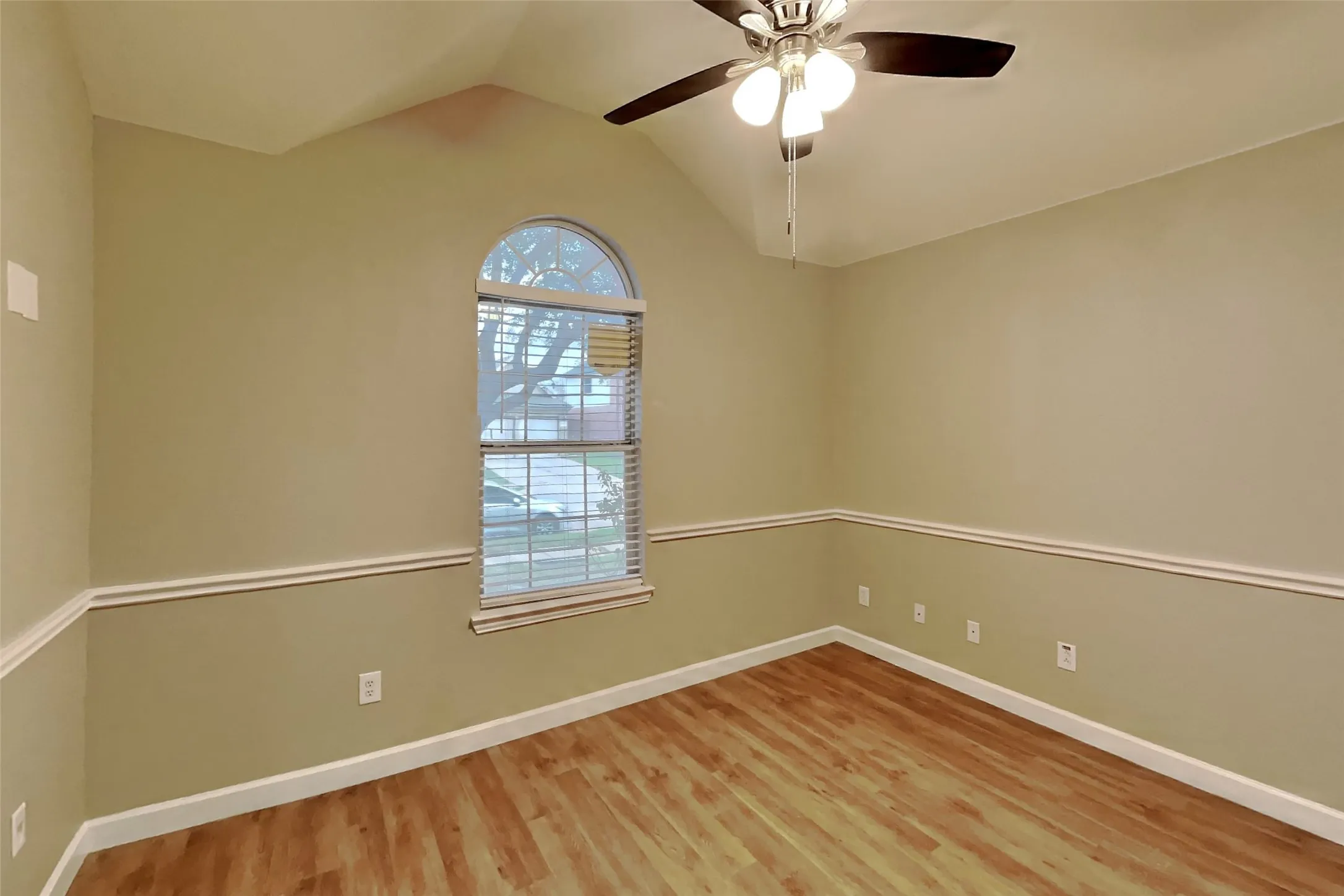 Single Family Residence For Rent in Tarrant County , 11825 Warbler Lane, Fort Worth, Texas 76244, 4 Bedroom, 2 Bathroom, 2 Garage spaces, 2,277 Sqft, built in 2004, mls#21403436, Real Estate Agent in Fort Worth, Homes For Rent in Tarrant county, Homes For Rent in Fort Worth, Realtor in Fort Worth Texas, Real Estate Brokerage Independent Realty Texas, Luminita Cordes Realtor