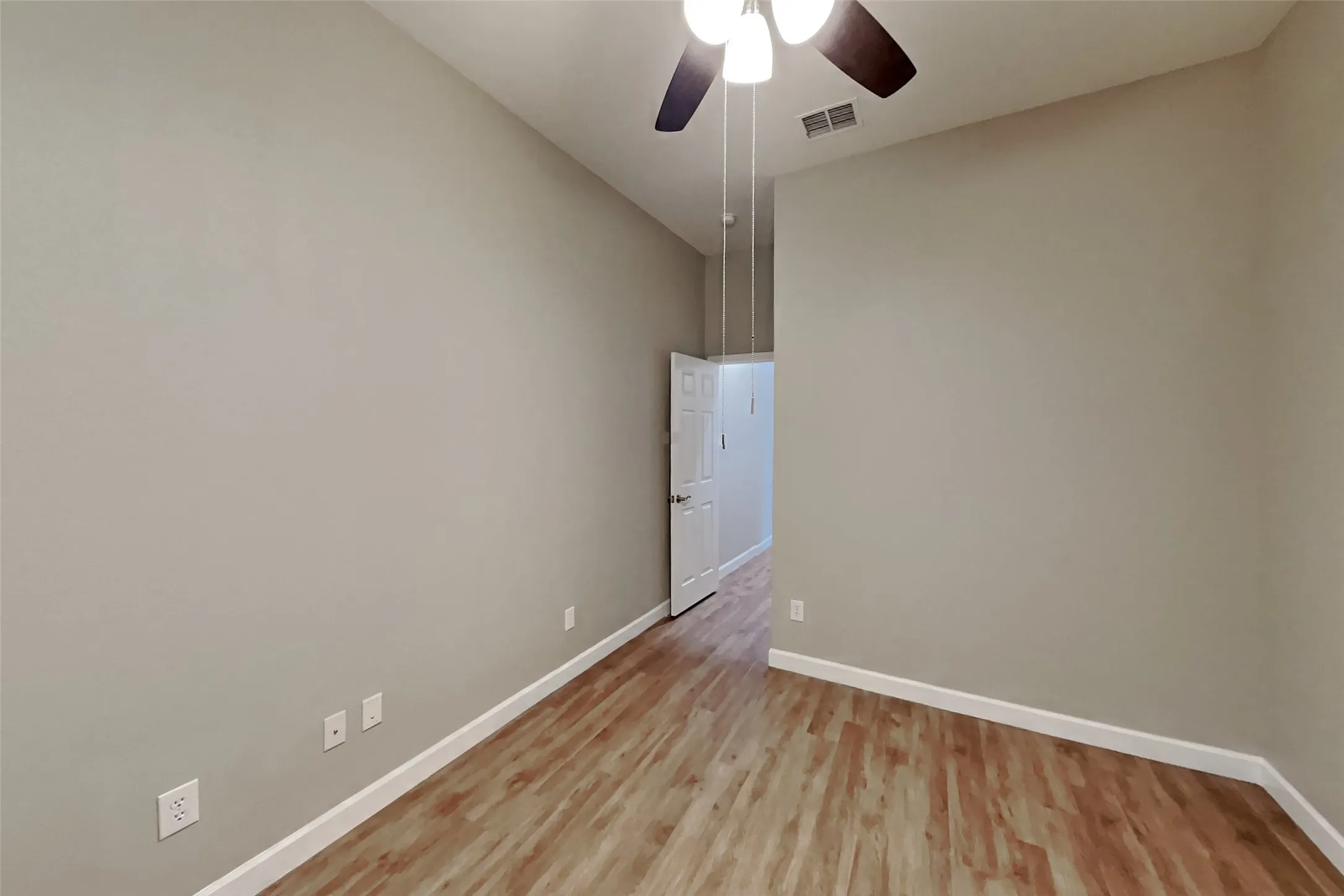 Single Family Residence For Rent in Tarrant County , 11825 Warbler Lane, Fort Worth, Texas 76244, 4 Bedroom, 2 Bathroom, 2 Garage spaces, 2,277 Sqft, built in 2004, mls#21403436, Real Estate Agent in Fort Worth, Homes For Rent in Tarrant county, Homes For Rent in Fort Worth, Realtor in Fort Worth Texas, Real Estate Brokerage Independent Realty Texas, Luminita Cordes Realtor