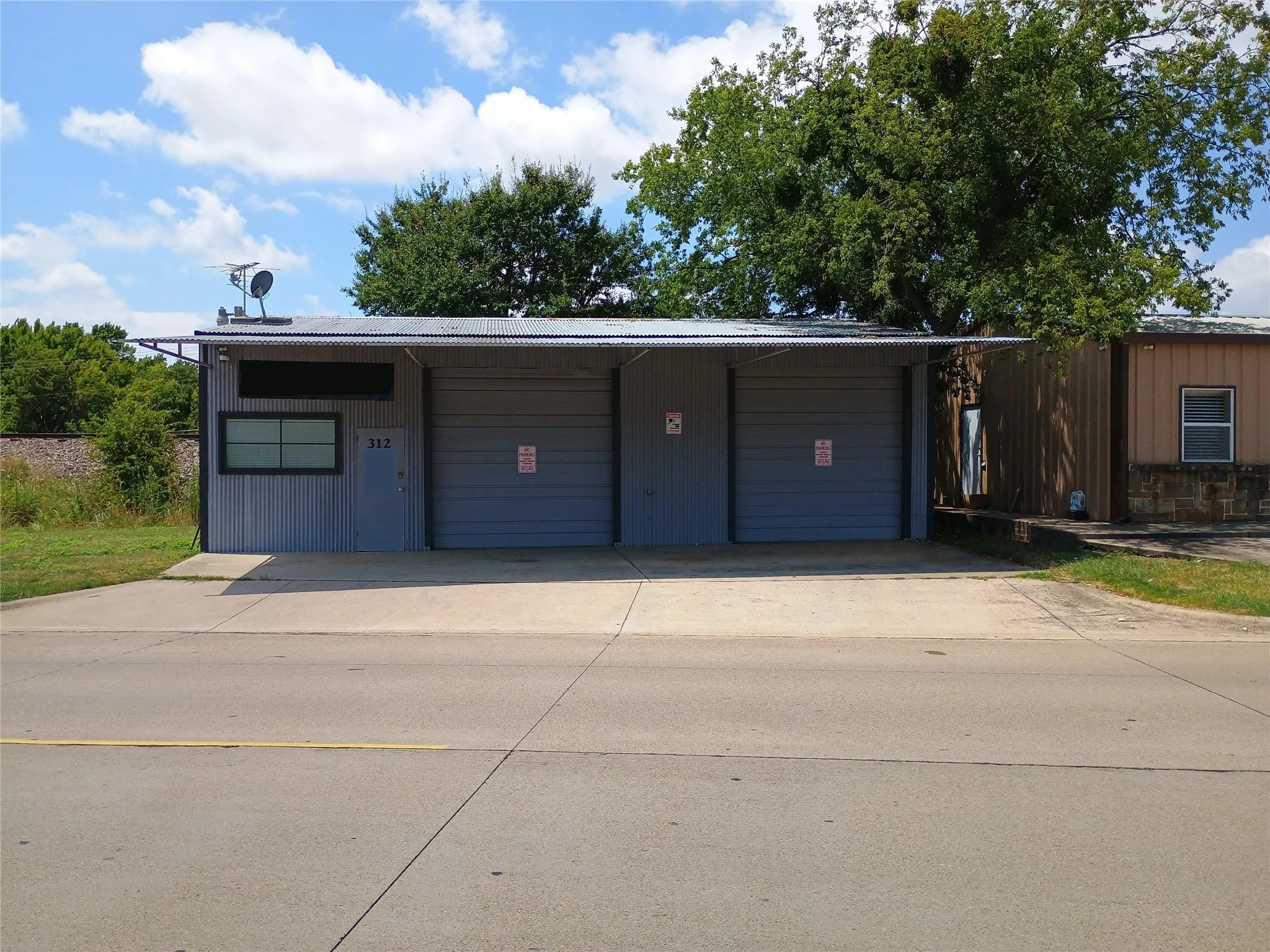 Industrial For Sale in Tarrant County , 312 S Hampton Road, Crowley, Texas 76036, 0, 0, Garage spaces, 0 Sqft, built in 1973, mls#21403278, Real Estate Agent in Crowley, Homes For Sale in Tarrant county, Homes For Sale in Crowley, Realtor in Crowley Texas, Real Estate Brokerage Independent Realty Texas, Luminita Cordes Realtor