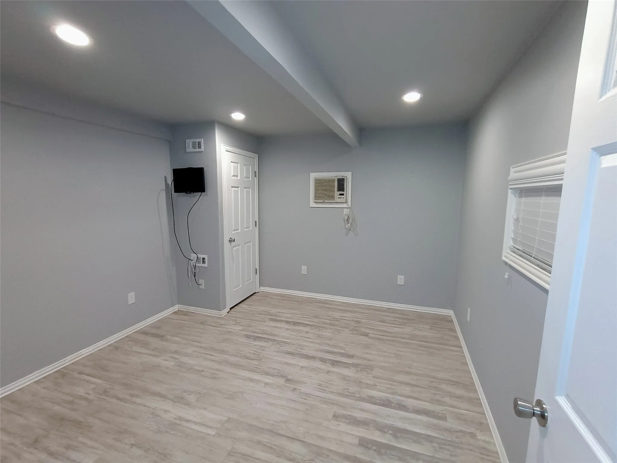Industrial For Sale in Tarrant County , 312 S Hampton Road, Crowley, Texas 76036, 0, 0, Garage spaces, 0 Sqft, built in 1973, mls#21403278, Real Estate Agent in Crowley, Homes For Sale in Tarrant county, Homes For Sale in Crowley, Realtor in Crowley Texas, Real Estate Brokerage Independent Realty Texas, Luminita Cordes Realtor