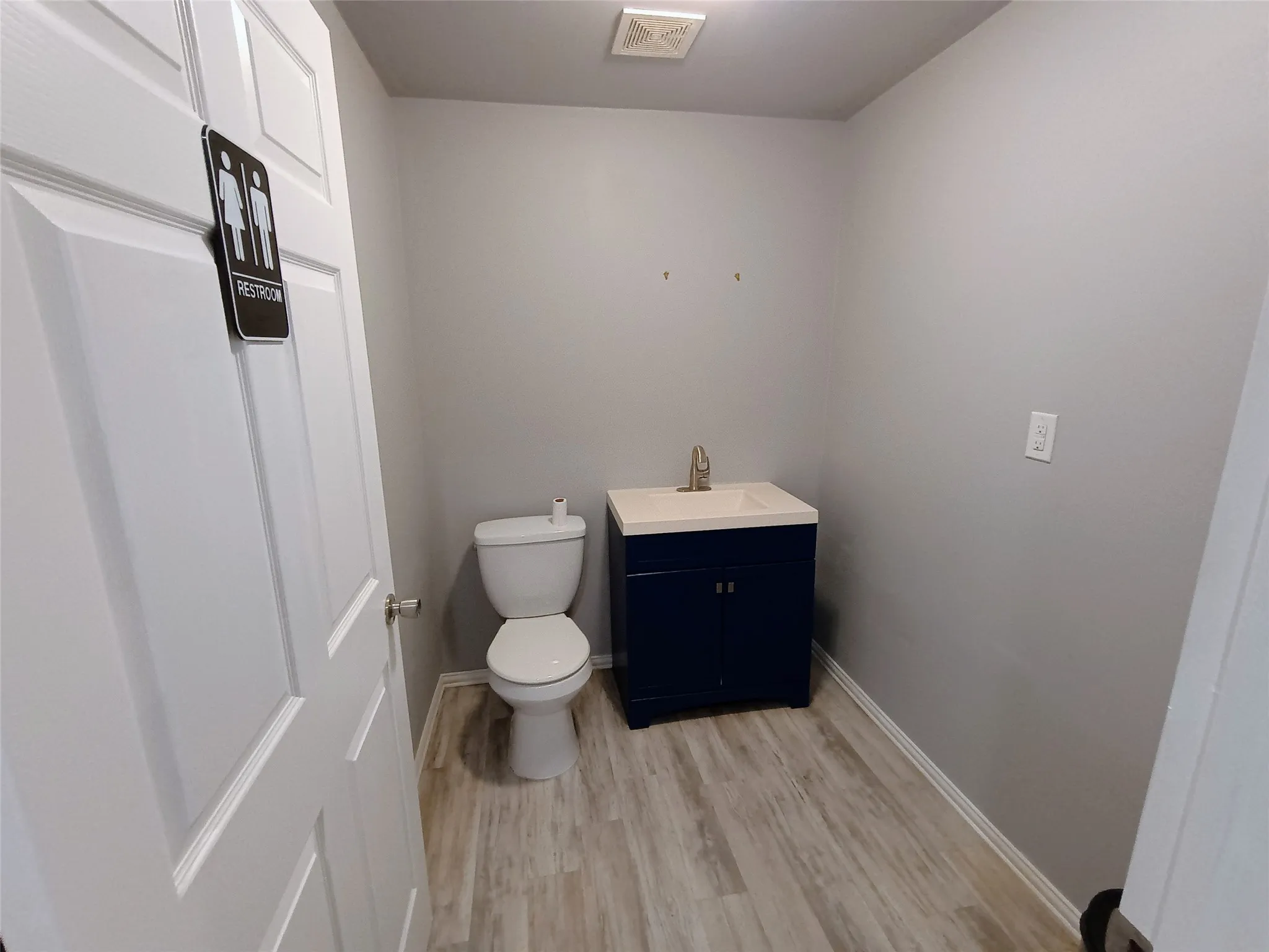 Industrial For Sale in Tarrant County , 312 S Hampton Road, Crowley, Texas 76036, 0, 0, Garage spaces, 0 Sqft, built in 1973, mls#21403278, Real Estate Agent in Crowley, Homes For Sale in Tarrant county, Homes For Sale in Crowley, Realtor in Crowley Texas, Real Estate Brokerage Independent Realty Texas, Luminita Cordes Realtor