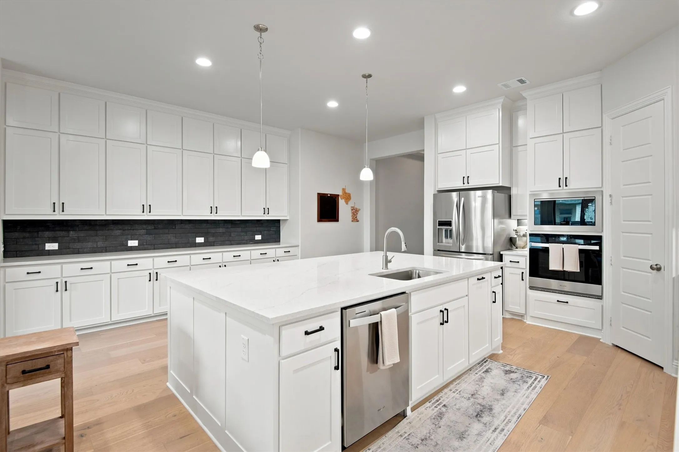 Single Family Residence For Sale in Ellis County , 4218 Loophook Lane, Midlothian, Texas 76065, 4 Bedroom, 3 Bathroom, 2 Garage spaces, 2,517 Sqft, built in 2023, mls#21402821, Real Estate Agent in Midlothian, Homes For Sale in Ellis county, Homes For Sale in Midlothian, Realtor in Midlothian Texas, Real Estate Brokerage Independent Realty Texas, Luminita Cordes Realtor