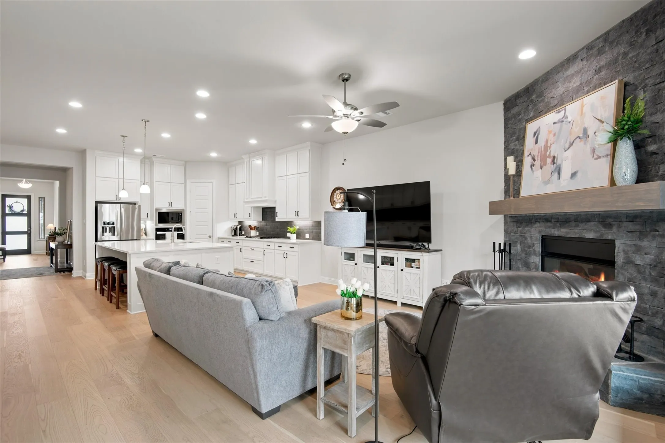 Single Family Residence For Sale in Ellis County , 4218 Loophook Lane, Midlothian, Texas 76065, 4 Bedroom, 3 Bathroom, 2 Garage spaces, 2,517 Sqft, built in 2023, mls#21402821, Real Estate Agent in Midlothian, Homes For Sale in Ellis county, Homes For Sale in Midlothian, Realtor in Midlothian Texas, Real Estate Brokerage Independent Realty Texas, Luminita Cordes Realtor