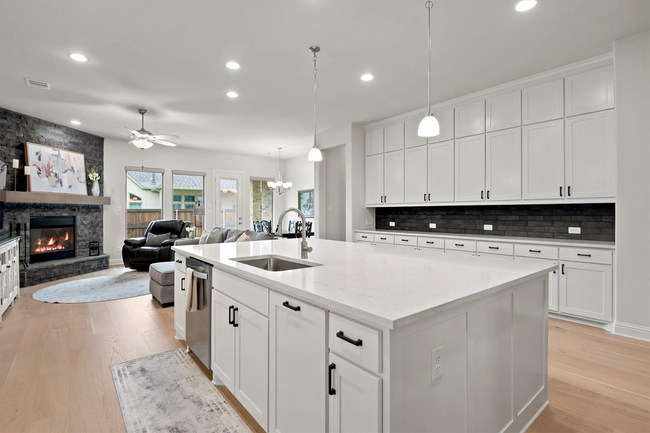 Single Family Residence For Sale in Ellis County , 4218 Loophook Lane, Midlothian, Texas 76065, 4 Bedroom, 3 Bathroom, 2 Garage spaces, 2,517 Sqft, built in 2023, mls#21402821, Real Estate Agent in Midlothian, Homes For Sale in Ellis county, Homes For Sale in Midlothian, Realtor in Midlothian Texas, Real Estate Brokerage Independent Realty Texas, Luminita Cordes Realtor