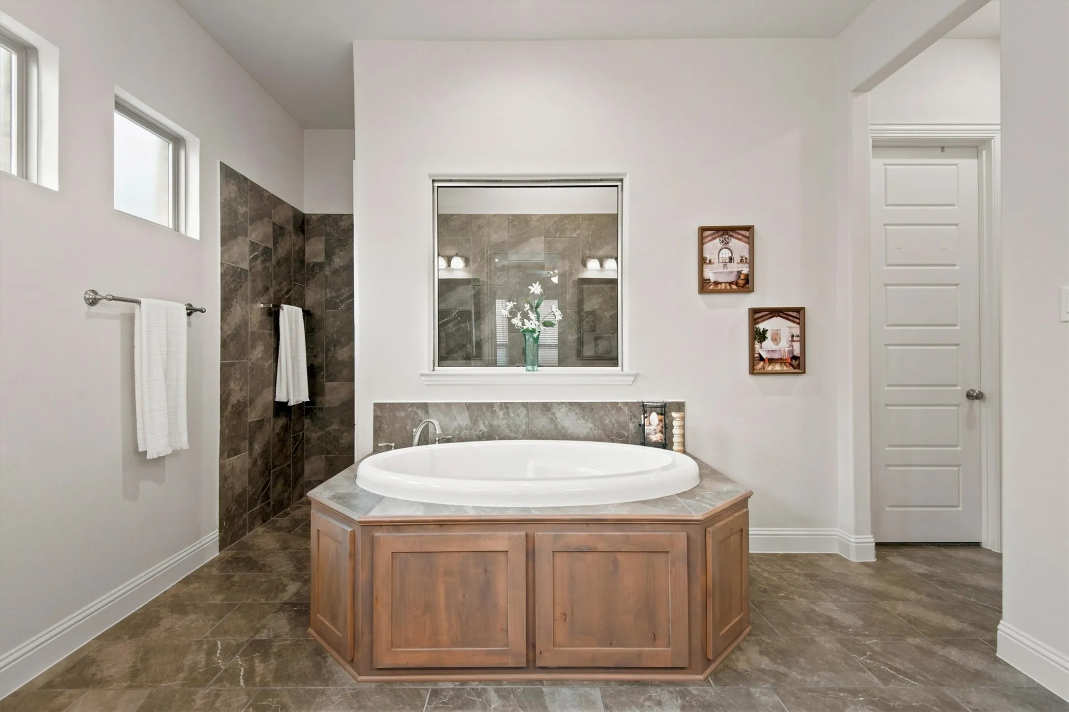 Single Family Residence For Sale in Ellis County , 4218 Loophook Lane, Midlothian, Texas 76065, 4 Bedroom, 3 Bathroom, 2 Garage spaces, 2,517 Sqft, built in 2023, mls#21402821, Real Estate Agent in Midlothian, Homes For Sale in Ellis county, Homes For Sale in Midlothian, Realtor in Midlothian Texas, Real Estate Brokerage Independent Realty Texas, Luminita Cordes Realtor