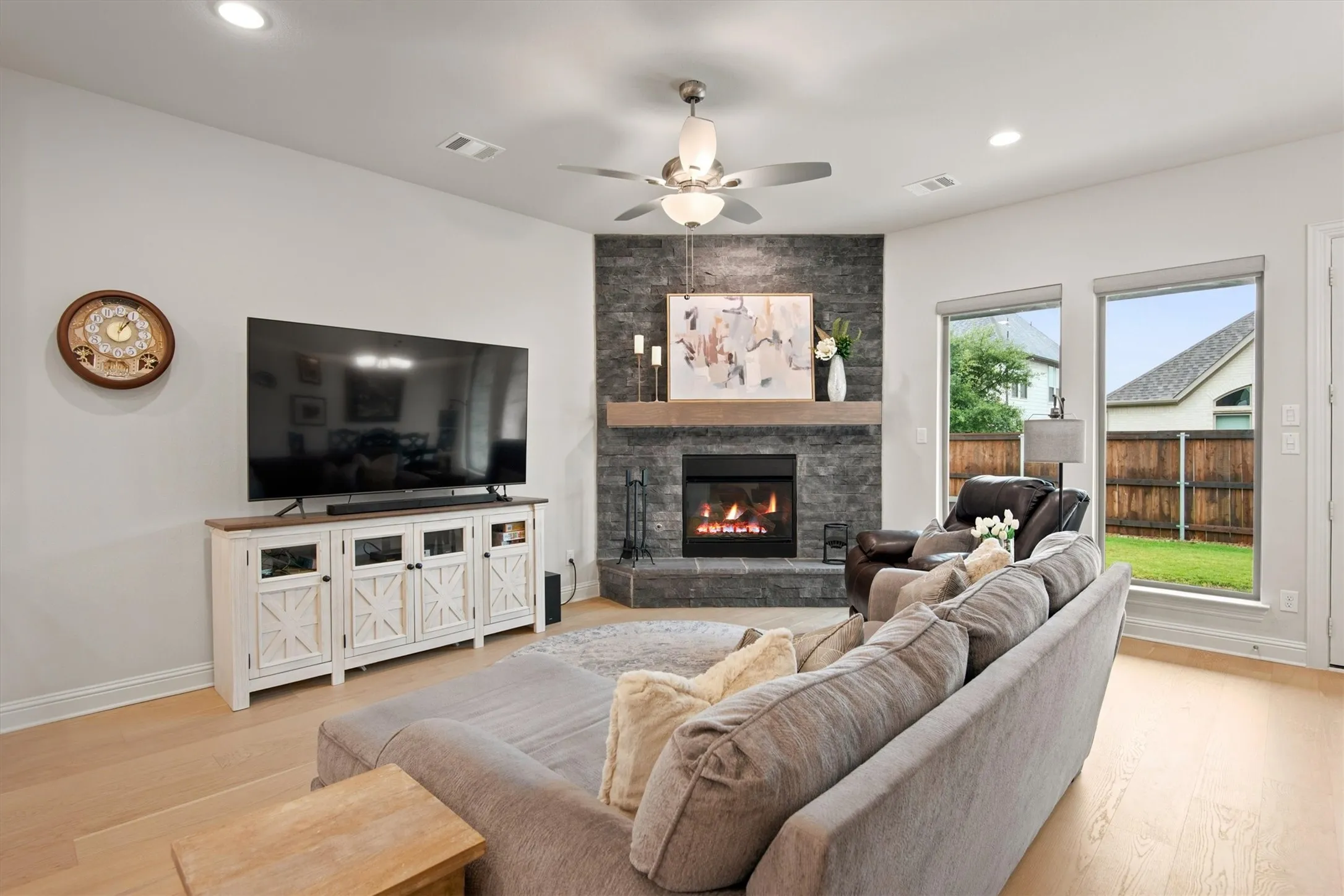 Single Family Residence For Sale in Ellis County , 4218 Loophook Lane, Midlothian, Texas 76065, 4 Bedroom, 3 Bathroom, 2 Garage spaces, 2,517 Sqft, built in 2023, mls#21402821, Real Estate Agent in Midlothian, Homes For Sale in Ellis county, Homes For Sale in Midlothian, Realtor in Midlothian Texas, Real Estate Brokerage Independent Realty Texas, Luminita Cordes Realtor