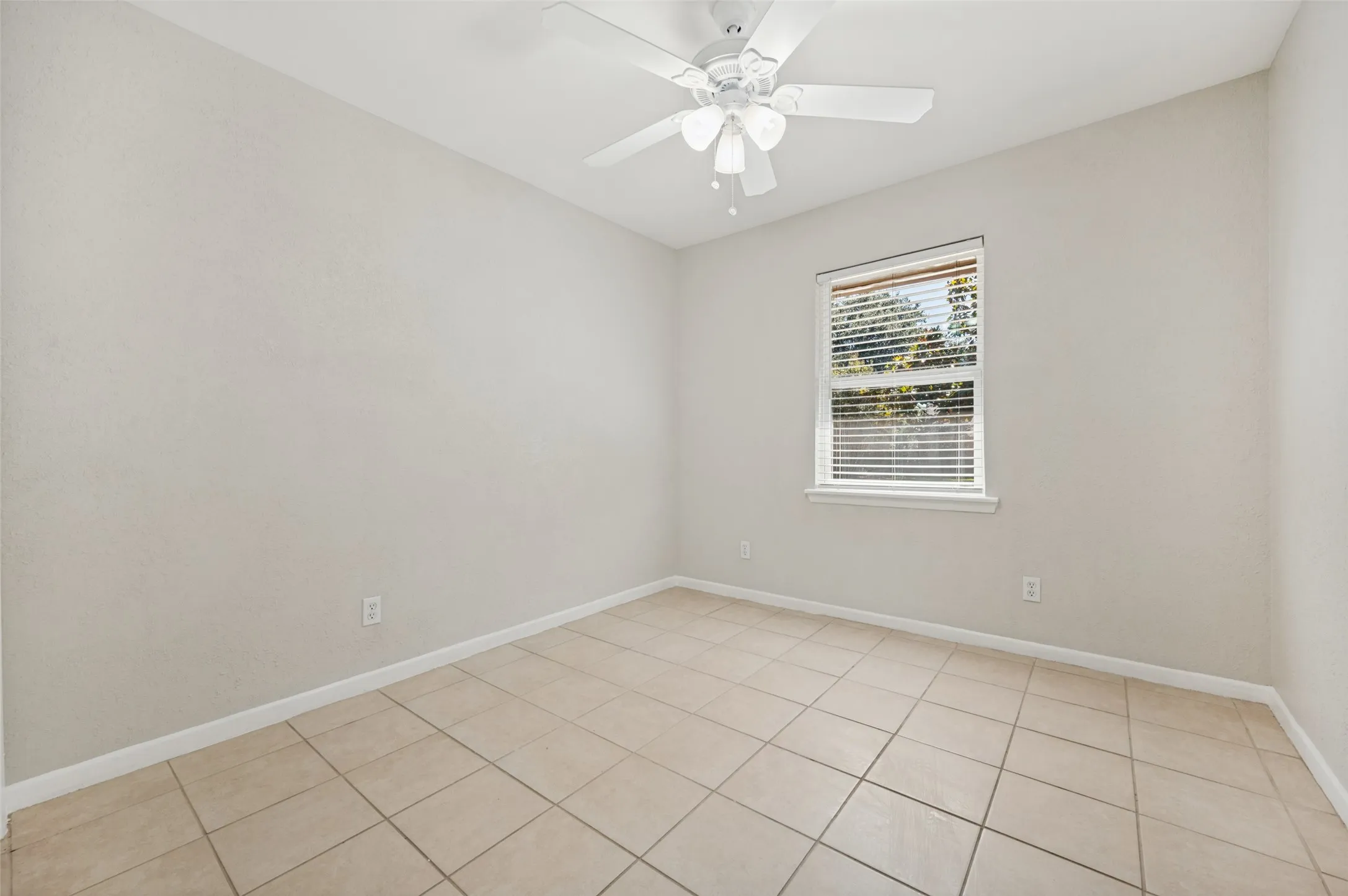 Single Family Residence For Sale in Dallas County , 8819 Graywood Drive, Dallas, Texas 75243, 3 Bedroom, 2 Bathroom, 2 Garage spaces, 1,277 Sqft, built in 1959, mls#21402941, Real Estate Agent in Dallas, Homes For Sale in Dallas county, Homes For Sale in Dallas, Realtor in Dallas Texas, Real Estate Brokerage Independent Realty Texas, Luminita Cordes Realtor