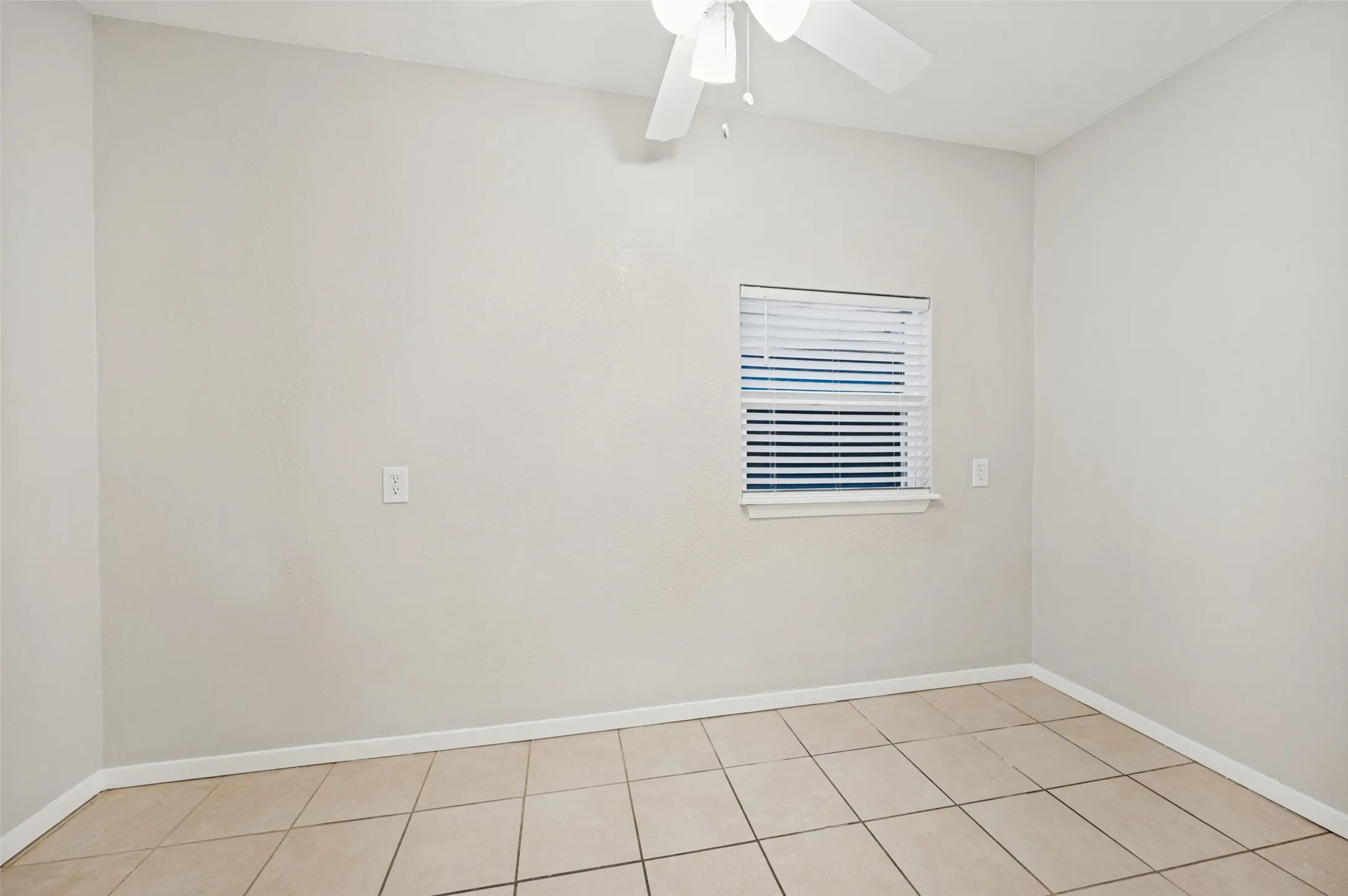 Single Family Residence For Sale in Dallas County , 8819 Graywood Drive, Dallas, Texas 75243, 3 Bedroom, 2 Bathroom, 2 Garage spaces, 1,277 Sqft, built in 1959, mls#21402941, Real Estate Agent in Dallas, Homes For Sale in Dallas county, Homes For Sale in Dallas, Realtor in Dallas Texas, Real Estate Brokerage Independent Realty Texas, Luminita Cordes Realtor