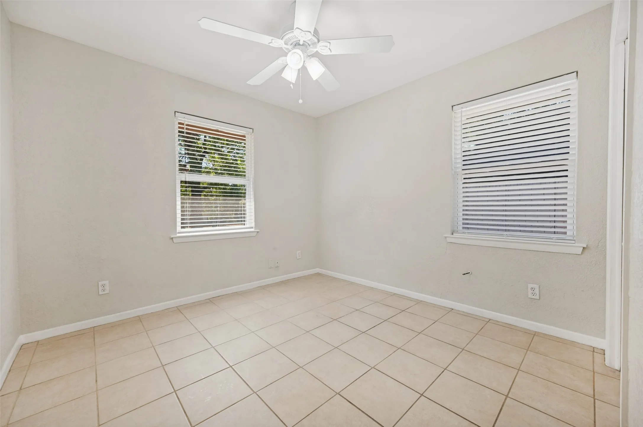 Single Family Residence For Sale in Dallas County , 8819 Graywood Drive, Dallas, Texas 75243, 3 Bedroom, 2 Bathroom, 2 Garage spaces, 1,277 Sqft, built in 1959, mls#21402941, Real Estate Agent in Dallas, Homes For Sale in Dallas county, Homes For Sale in Dallas, Realtor in Dallas Texas, Real Estate Brokerage Independent Realty Texas, Luminita Cordes Realtor