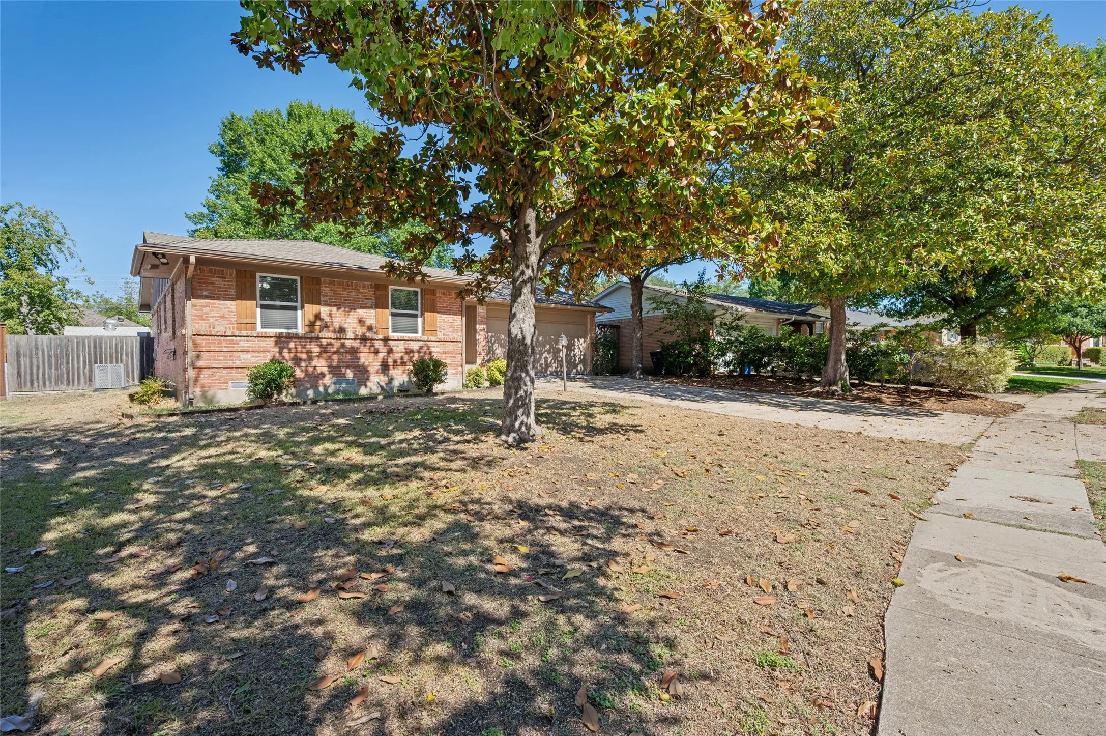 Single Family Residence For Sale in Dallas County , 8819 Graywood Drive, Dallas, Texas 75243, 3 Bedroom, 2 Bathroom, 2 Garage spaces, 1,277 Sqft, built in 1959, mls#21402941, Real Estate Agent in Dallas, Homes For Sale in Dallas county, Homes For Sale in Dallas, Realtor in Dallas Texas, Real Estate Brokerage Independent Realty Texas, Luminita Cordes Realtor