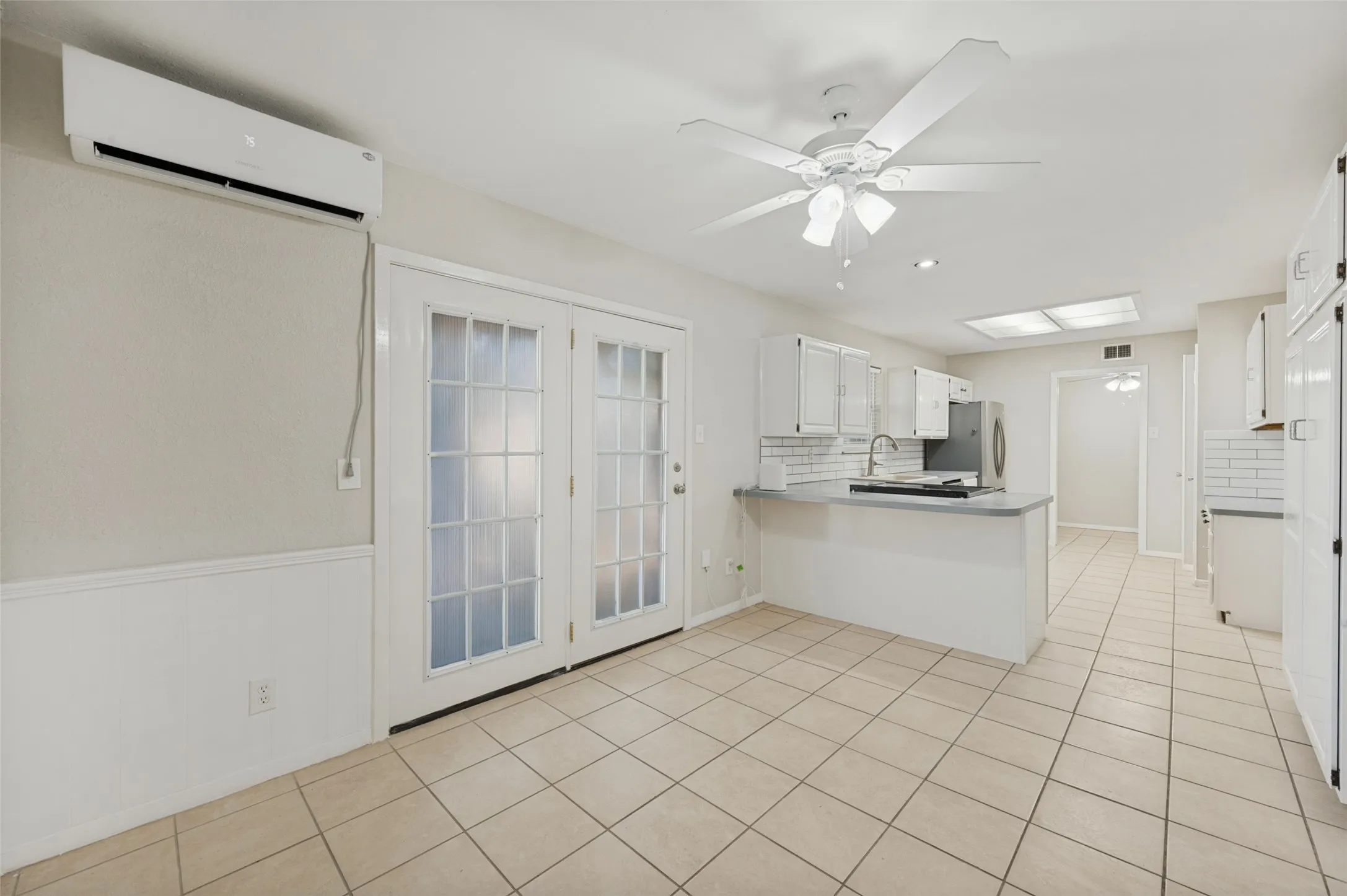 Single Family Residence For Sale in Dallas County , 8819 Graywood Drive, Dallas, Texas 75243, 3 Bedroom, 2 Bathroom, 2 Garage spaces, 1,277 Sqft, built in 1959, mls#21402941, Real Estate Agent in Dallas, Homes For Sale in Dallas county, Homes For Sale in Dallas, Realtor in Dallas Texas, Real Estate Brokerage Independent Realty Texas, Luminita Cordes Realtor
