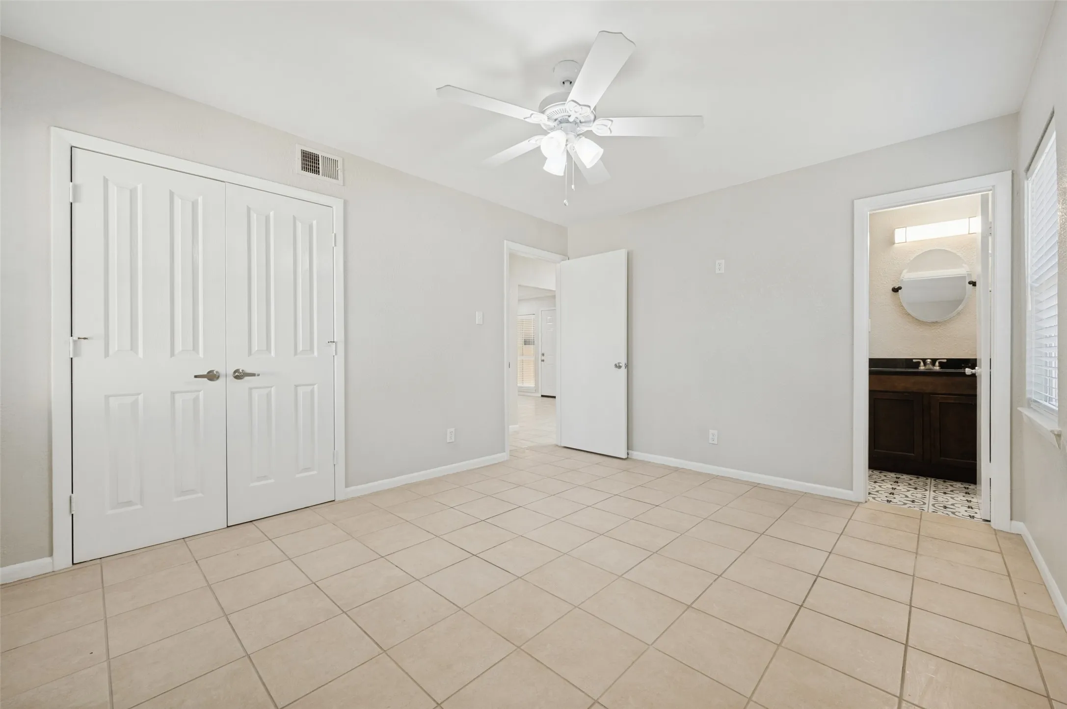 Single Family Residence For Sale in Dallas County , 8819 Graywood Drive, Dallas, Texas 75243, 3 Bedroom, 2 Bathroom, 2 Garage spaces, 1,277 Sqft, built in 1959, mls#21402941, Real Estate Agent in Dallas, Homes For Sale in Dallas county, Homes For Sale in Dallas, Realtor in Dallas Texas, Real Estate Brokerage Independent Realty Texas, Luminita Cordes Realtor
