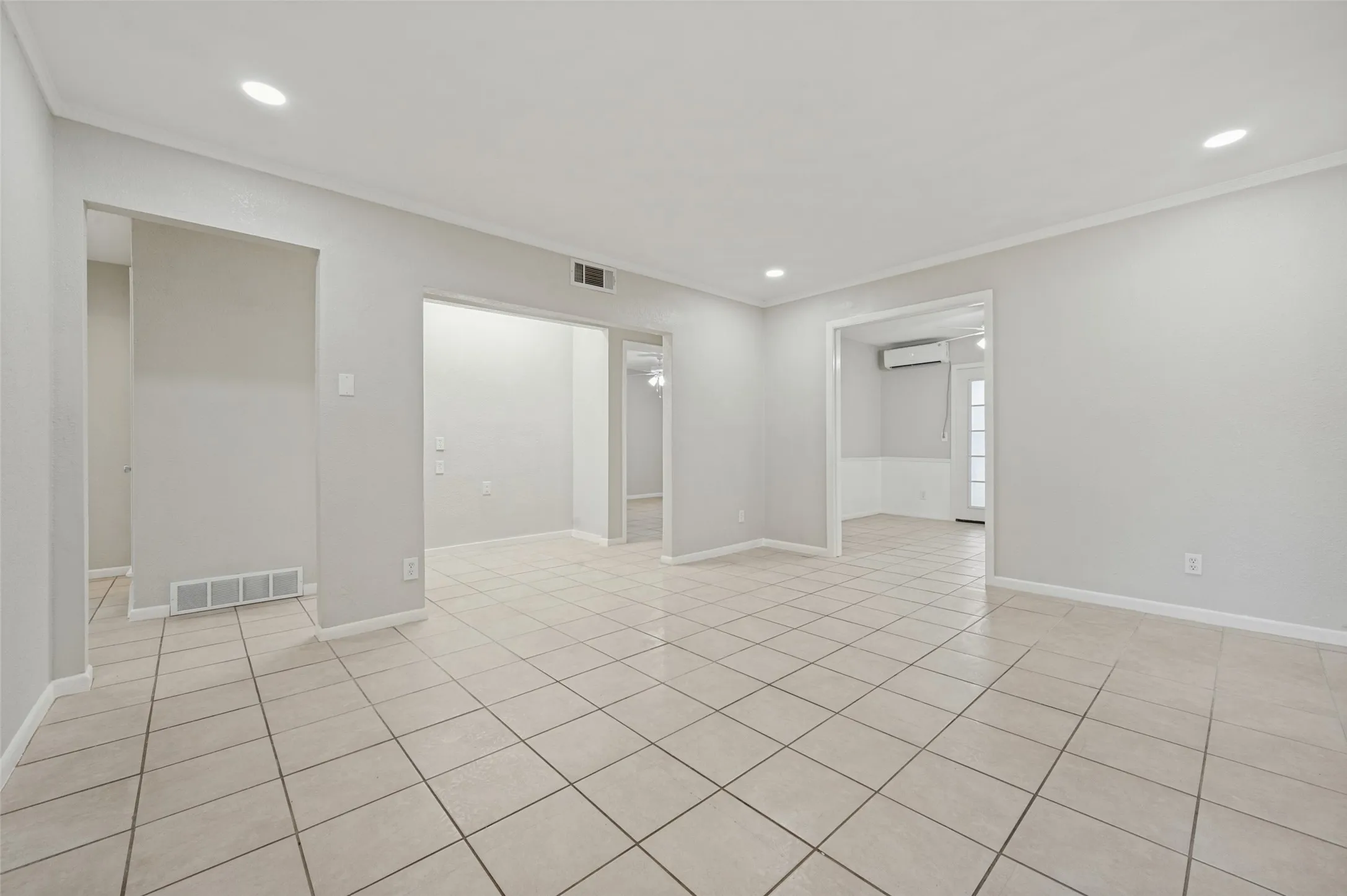 Single Family Residence For Sale in Dallas County , 8819 Graywood Drive, Dallas, Texas 75243, 3 Bedroom, 2 Bathroom, 2 Garage spaces, 1,277 Sqft, built in 1959, mls#21402941, Real Estate Agent in Dallas, Homes For Sale in Dallas county, Homes For Sale in Dallas, Realtor in Dallas Texas, Real Estate Brokerage Independent Realty Texas, Luminita Cordes Realtor