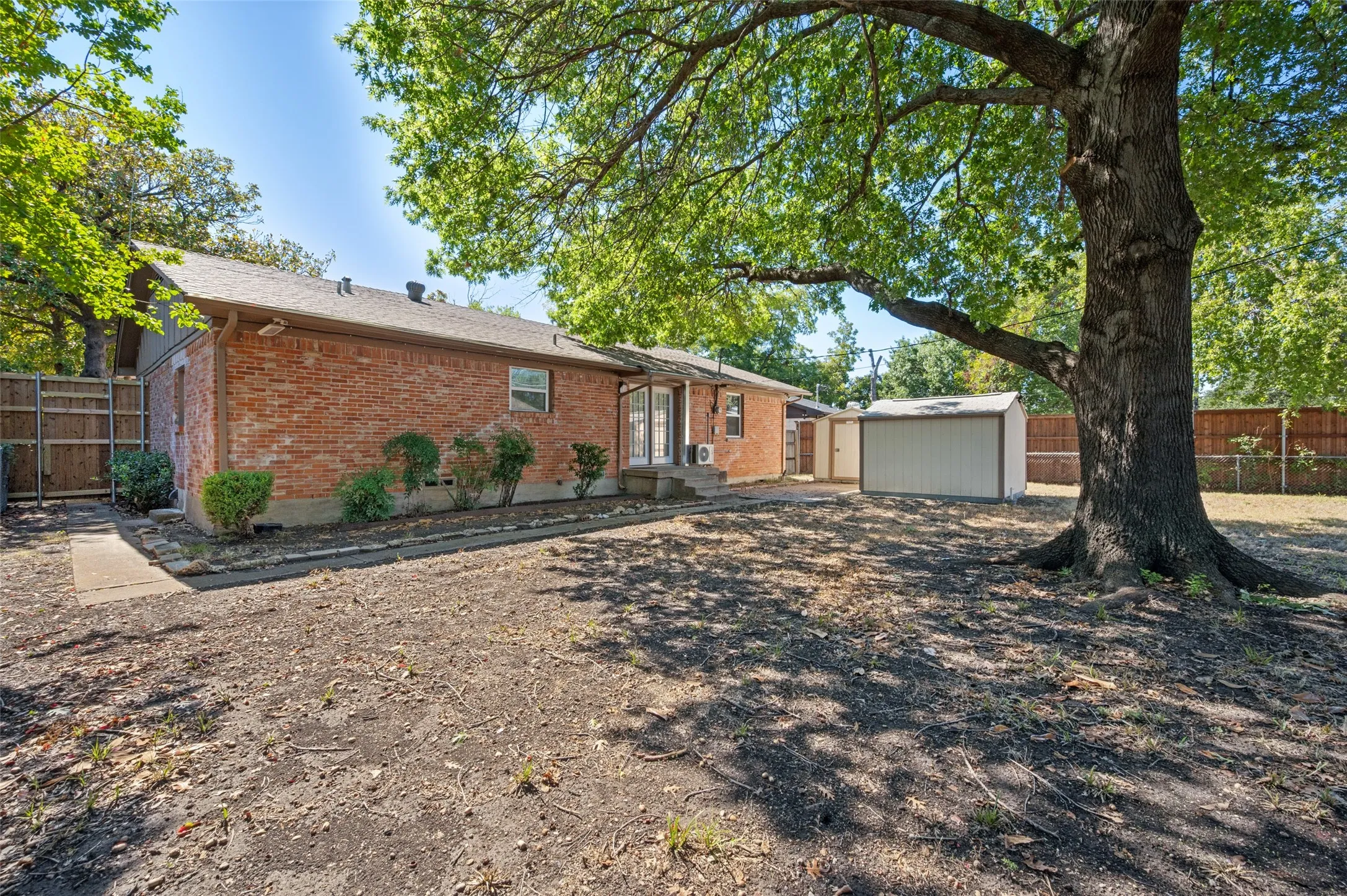 Single Family Residence For Sale in Dallas County , 8819 Graywood Drive, Dallas, Texas 75243, 3 Bedroom, 2 Bathroom, 2 Garage spaces, 1,277 Sqft, built in 1959, mls#21402941, Real Estate Agent in Dallas, Homes For Sale in Dallas county, Homes For Sale in Dallas, Realtor in Dallas Texas, Real Estate Brokerage Independent Realty Texas, Luminita Cordes Realtor