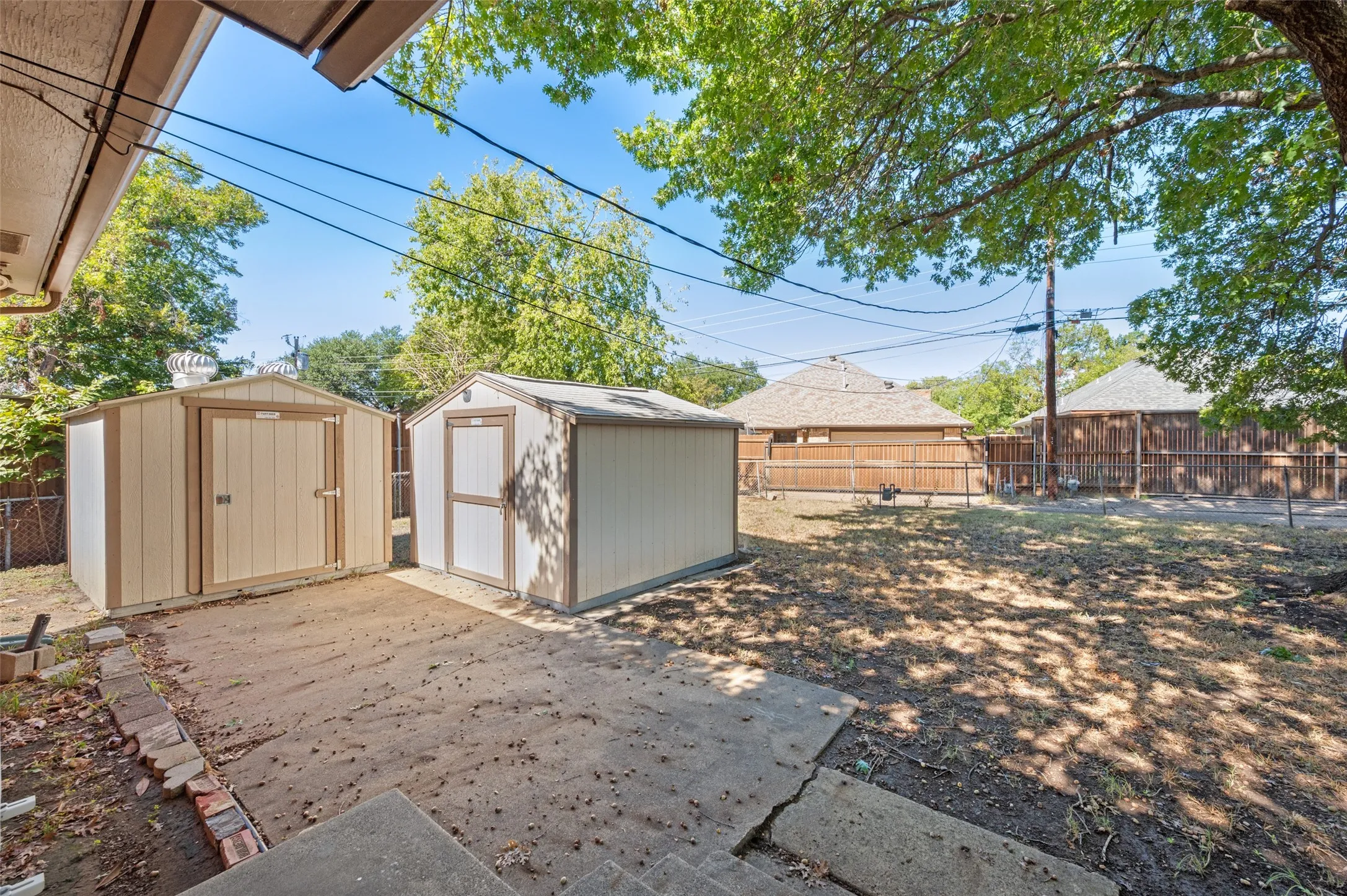 Single Family Residence For Sale in Dallas County , 8819 Graywood Drive, Dallas, Texas 75243, 3 Bedroom, 2 Bathroom, 2 Garage spaces, 1,277 Sqft, built in 1959, mls#21402941, Real Estate Agent in Dallas, Homes For Sale in Dallas county, Homes For Sale in Dallas, Realtor in Dallas Texas, Real Estate Brokerage Independent Realty Texas, Luminita Cordes Realtor