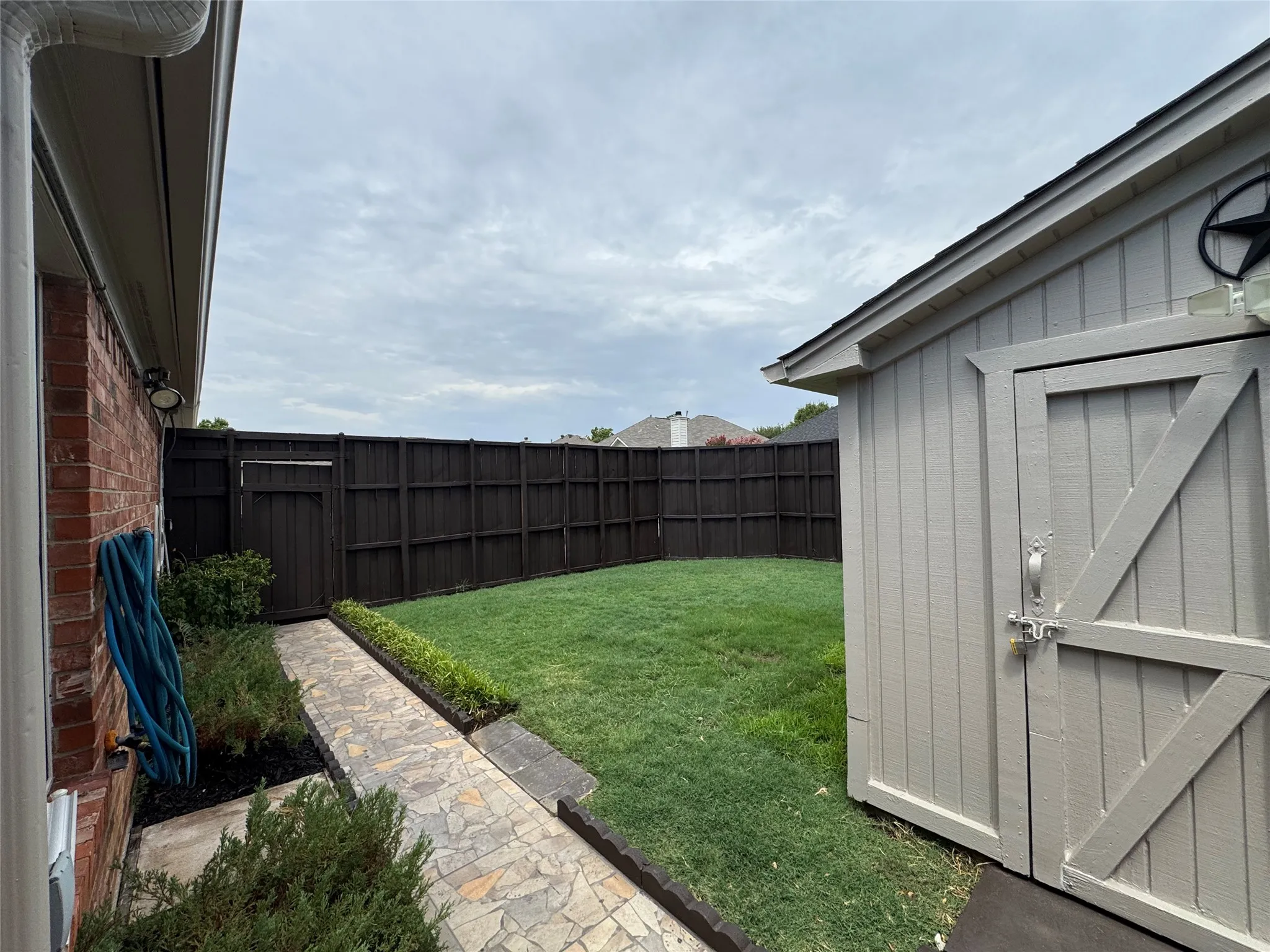 Single Family Residence For Sale in Denton County , 1236 Quaker Lane, Lewisville, Texas 75077, 3 Bedroom, 2 Bathroom, 2 Garage spaces, 1,960 Sqft, built in 1997, mls#21403443, Real Estate Agent in Lewisville, Homes For Sale in Denton county, Homes For Sale in Lewisville, Realtor in Lewisville Texas, Real Estate Brokerage Independent Realty Texas, Luminita Cordes Realtor