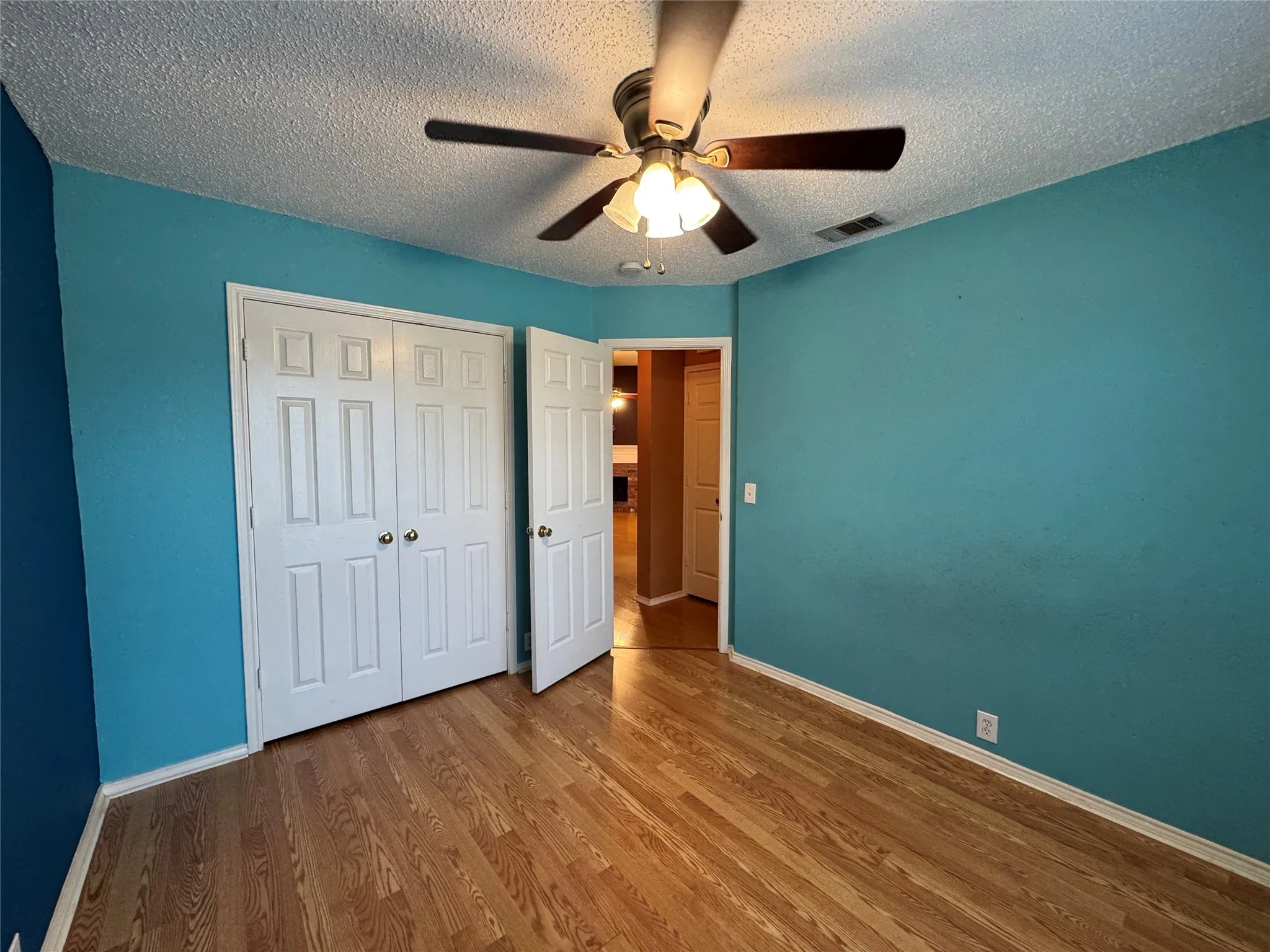 Single Family Residence For Sale in Denton County , 1236 Quaker Lane, Lewisville, Texas 75077, 3 Bedroom, 2 Bathroom, 2 Garage spaces, 1,960 Sqft, built in 1997, mls#21403443, Real Estate Agent in Lewisville, Homes For Sale in Denton county, Homes For Sale in Lewisville, Realtor in Lewisville Texas, Real Estate Brokerage Independent Realty Texas, Luminita Cordes Realtor