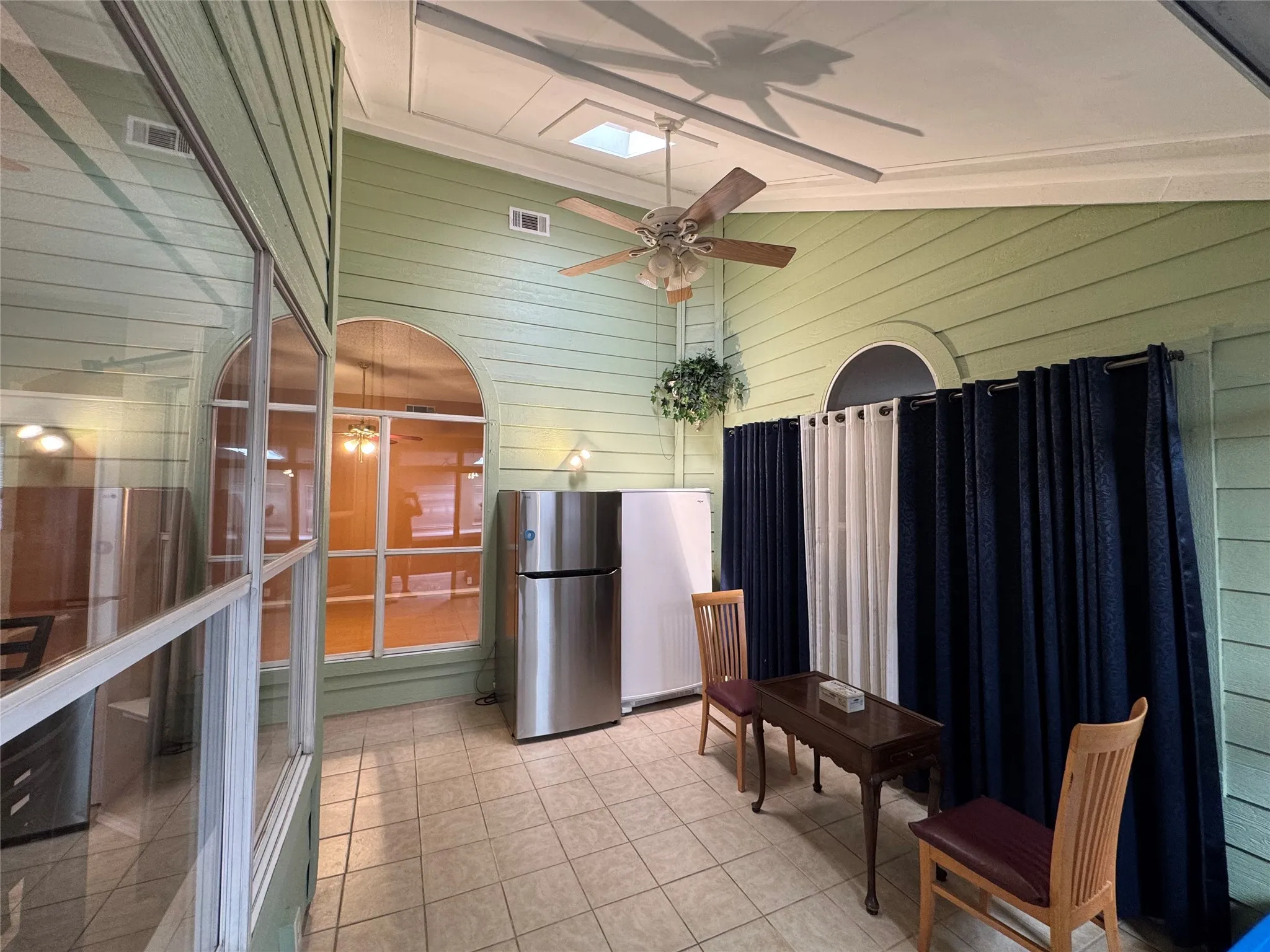Single Family Residence For Sale in Denton County , 1236 Quaker Lane, Lewisville, Texas 75077, 3 Bedroom, 2 Bathroom, 2 Garage spaces, 1,960 Sqft, built in 1997, mls#21403443, Real Estate Agent in Lewisville, Homes For Sale in Denton county, Homes For Sale in Lewisville, Realtor in Lewisville Texas, Real Estate Brokerage Independent Realty Texas, Luminita Cordes Realtor