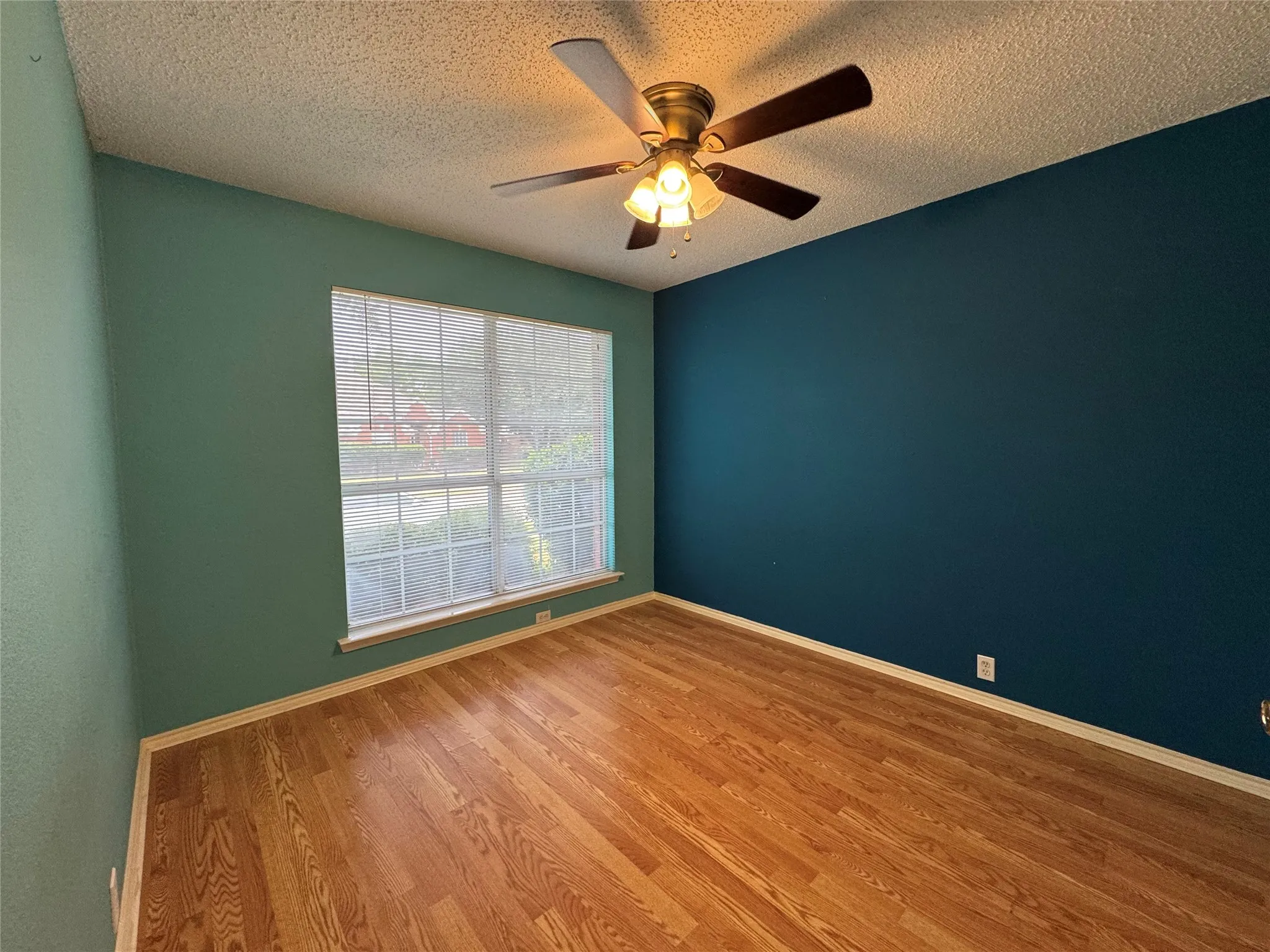 Single Family Residence For Sale in Denton County , 1236 Quaker Lane, Lewisville, Texas 75077, 3 Bedroom, 2 Bathroom, 2 Garage spaces, 1,960 Sqft, built in 1997, mls#21403443, Real Estate Agent in Lewisville, Homes For Sale in Denton county, Homes For Sale in Lewisville, Realtor in Lewisville Texas, Real Estate Brokerage Independent Realty Texas, Luminita Cordes Realtor