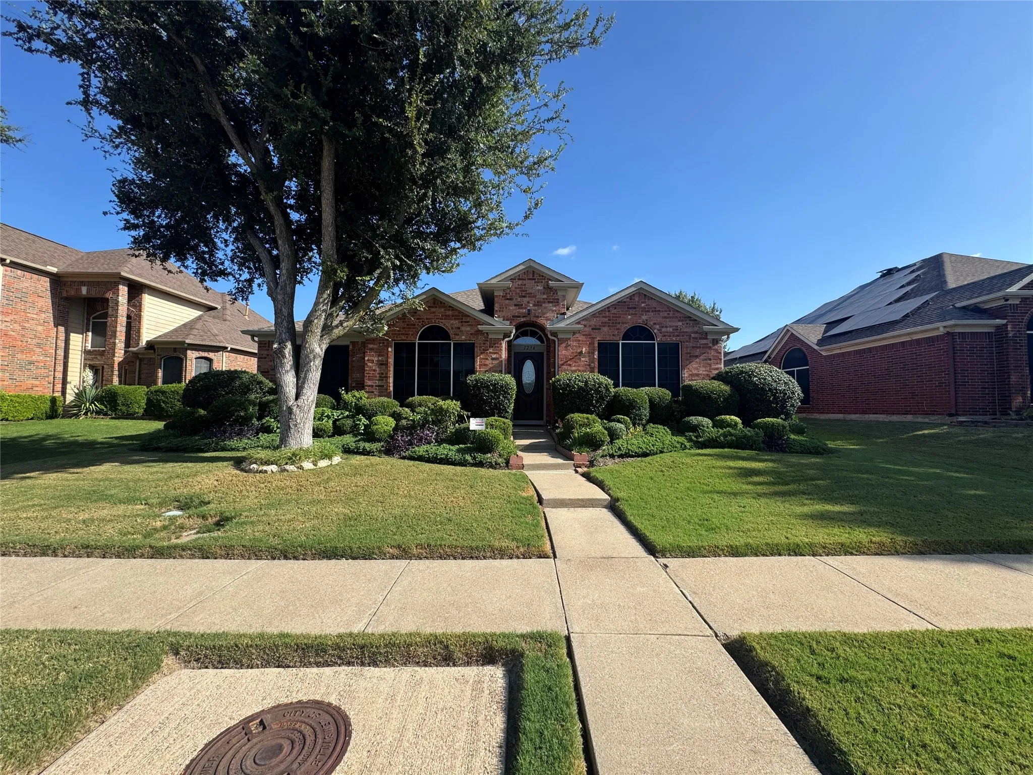 Single Family Residence For Sale in Denton County , 1236 Quaker Lane, Lewisville, Texas 75077, 3 Bedroom, 2 Bathroom, 2 Garage spaces, 1,960 Sqft, built in 1997, mls#21403443, Real Estate Agent in Lewisville, Homes For Sale in Denton county, Homes For Sale in Lewisville, Realtor in Lewisville Texas, Real Estate Brokerage Independent Realty Texas, Luminita Cordes Realtor