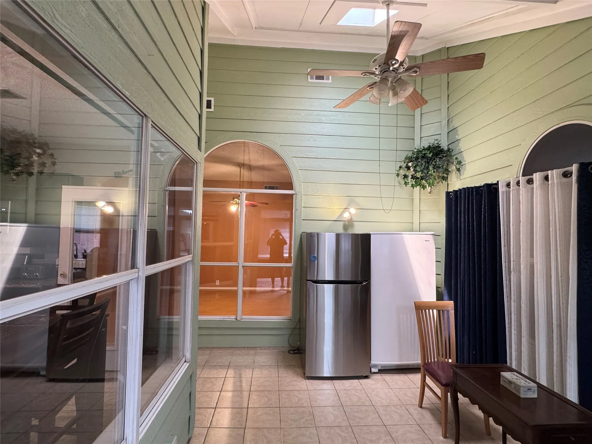 Single Family Residence For Sale in Denton County , 1236 Quaker Lane, Lewisville, Texas 75077, 3 Bedroom, 2 Bathroom, 2 Garage spaces, 1,960 Sqft, built in 1997, mls#21403443, Real Estate Agent in Lewisville, Homes For Sale in Denton county, Homes For Sale in Lewisville, Realtor in Lewisville Texas, Real Estate Brokerage Independent Realty Texas, Luminita Cordes Realtor