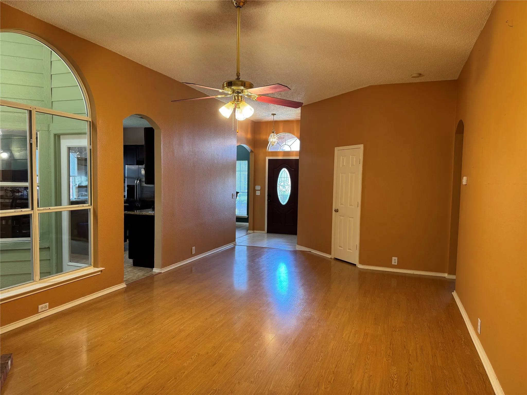 Single Family Residence For Sale in Denton County , 1236 Quaker Lane, Lewisville, Texas 75077, 3 Bedroom, 2 Bathroom, 2 Garage spaces, 1,960 Sqft, built in 1997, mls#21403443, Real Estate Agent in Lewisville, Homes For Sale in Denton county, Homes For Sale in Lewisville, Realtor in Lewisville Texas, Real Estate Brokerage Independent Realty Texas, Luminita Cordes Realtor