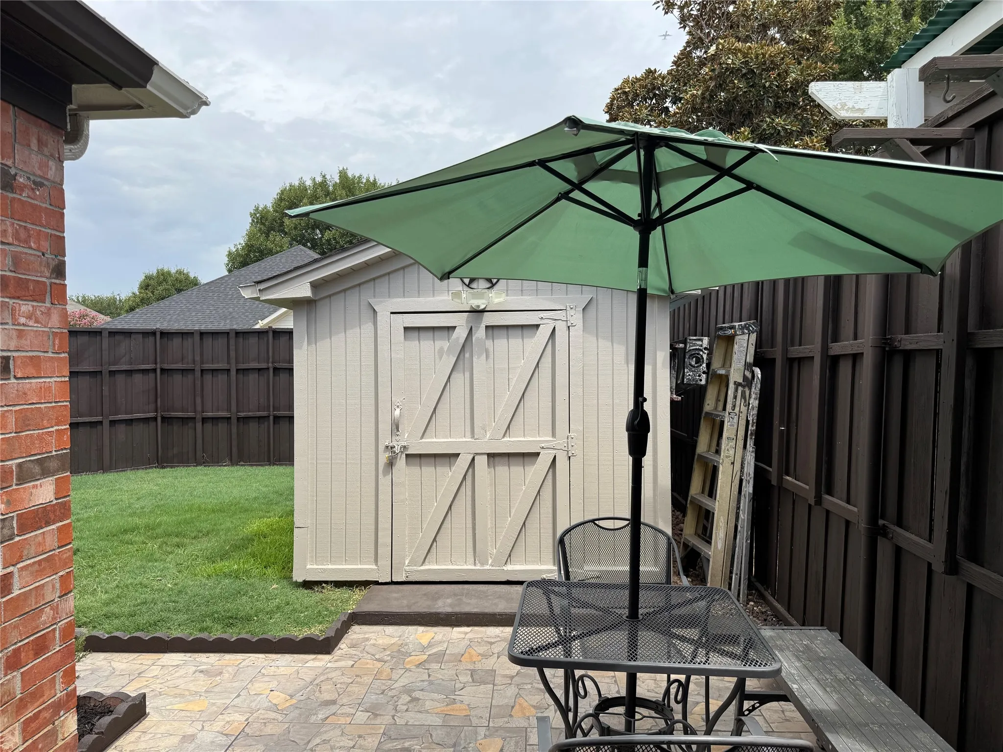 Single Family Residence For Sale in Denton County , 1236 Quaker Lane, Lewisville, Texas 75077, 3 Bedroom, 2 Bathroom, 2 Garage spaces, 1,960 Sqft, built in 1997, mls#21403443, Real Estate Agent in Lewisville, Homes For Sale in Denton county, Homes For Sale in Lewisville, Realtor in Lewisville Texas, Real Estate Brokerage Independent Realty Texas, Luminita Cordes Realtor