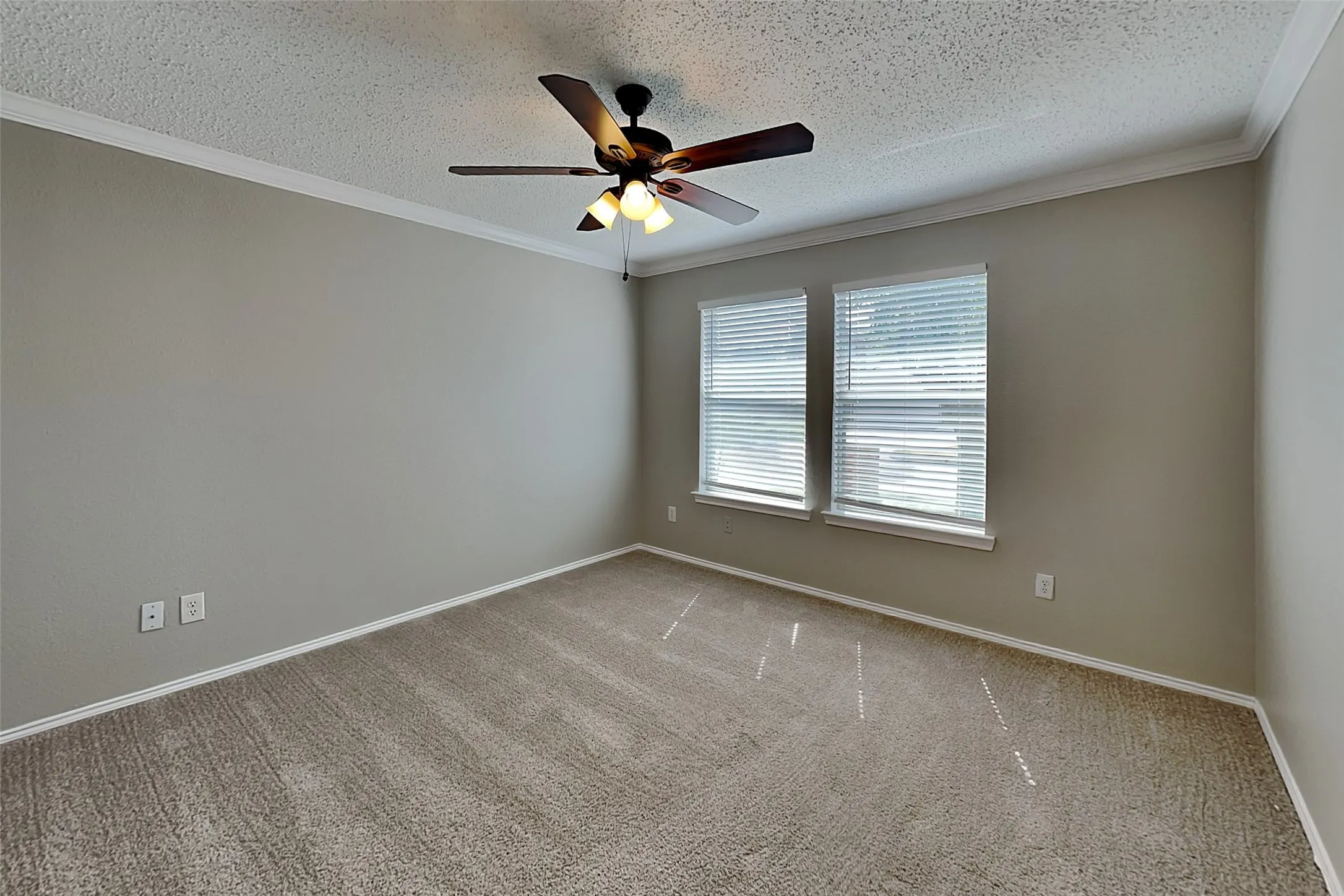 Single Family Residence For Rent in Tarrant County , 5313 Emmeryville Lane, Fort Worth, Texas 76244, 4 Bedroom, 2 Bathroom, 2 Garage spaces, 2,064 Sqft, built in 2002, mls#21403446, Real Estate Agent in Fort Worth, Homes For Rent in Tarrant county, Homes For Rent in Fort Worth, Realtor in Fort Worth Texas, Real Estate Brokerage Independent Realty Texas, Luminita Cordes Realtor